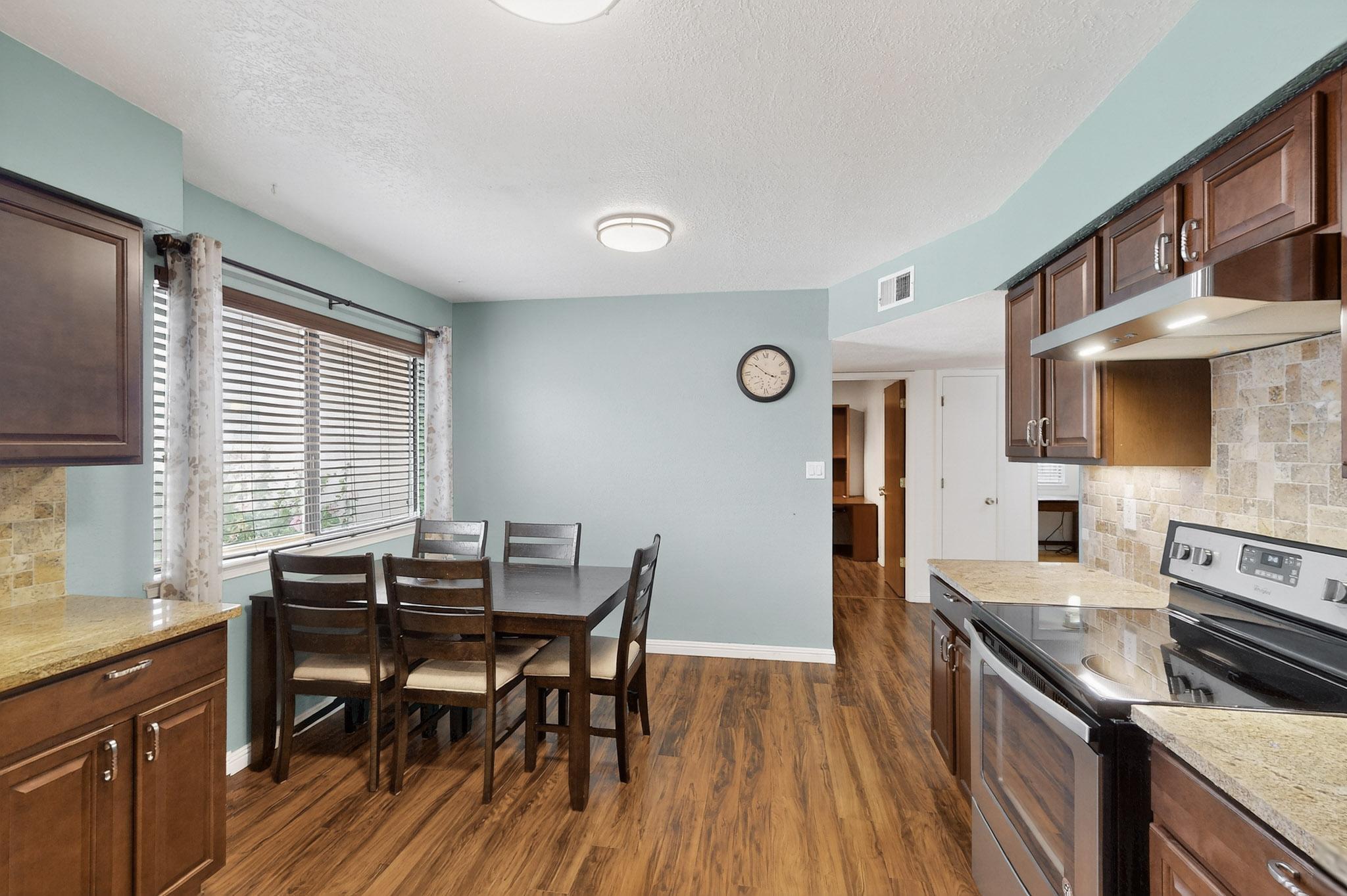 8718 LIBERTY Drive NE