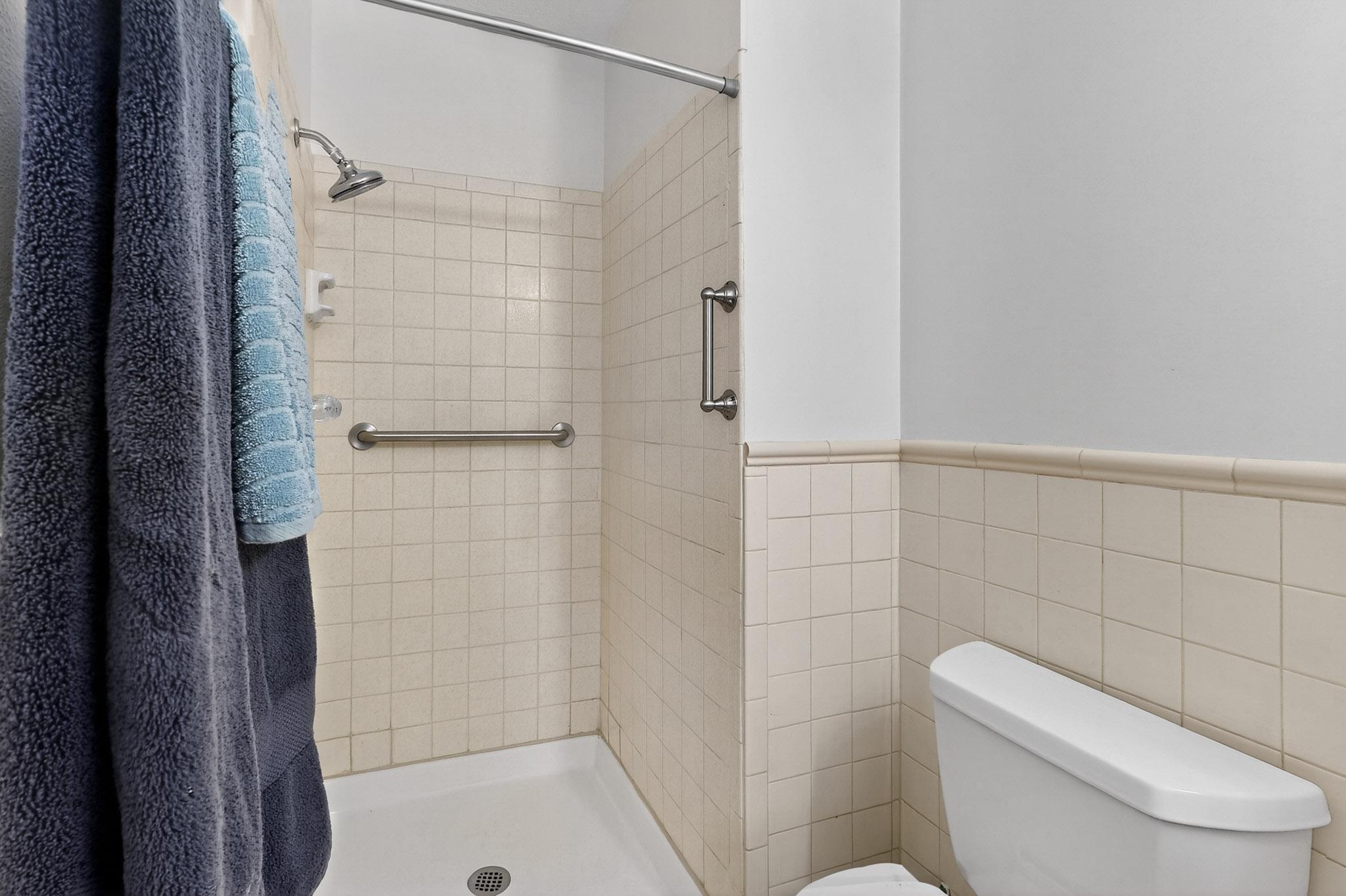 8718 LIBERTY Drive NE