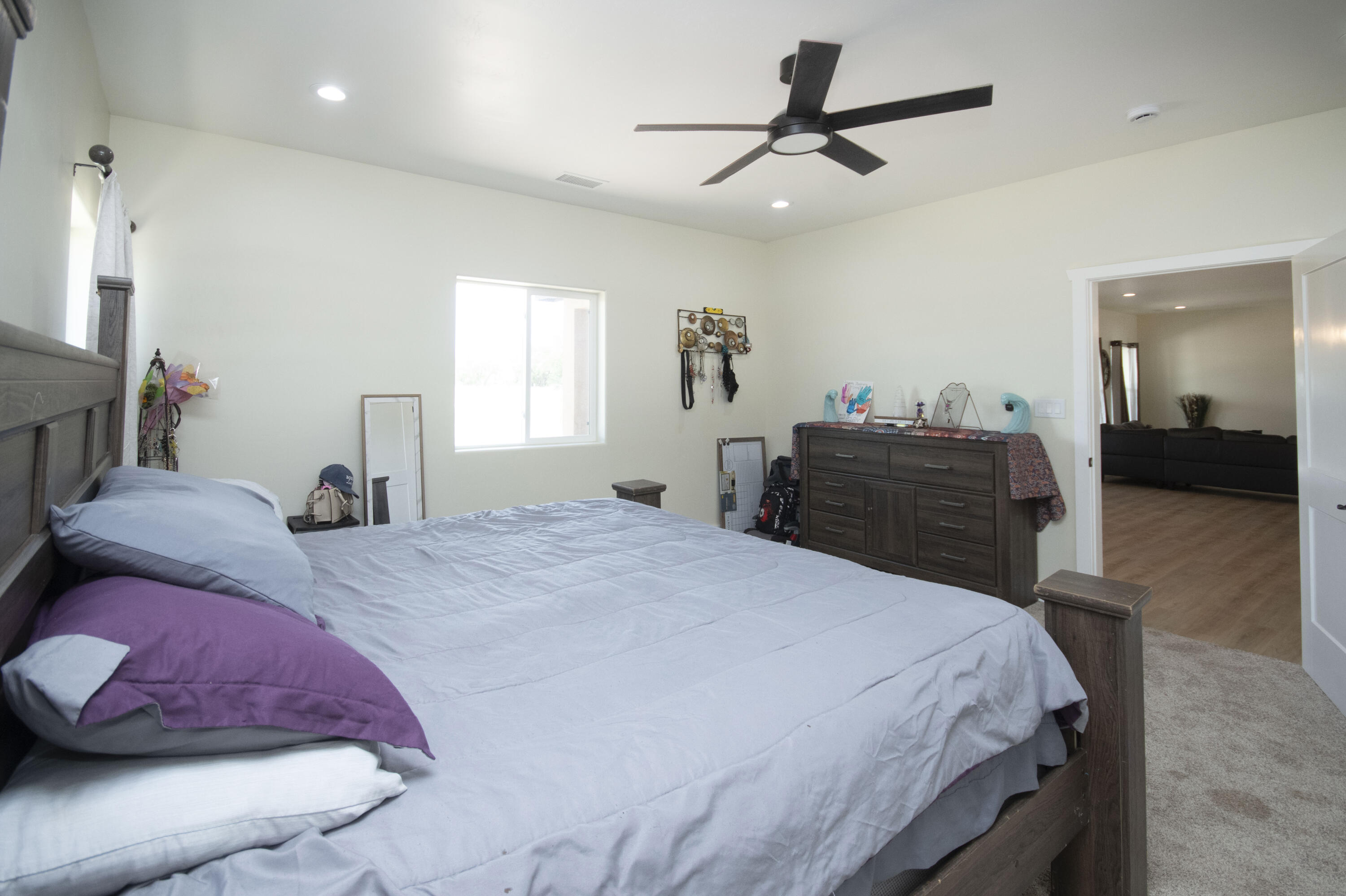 6 SERVIS FARM Road