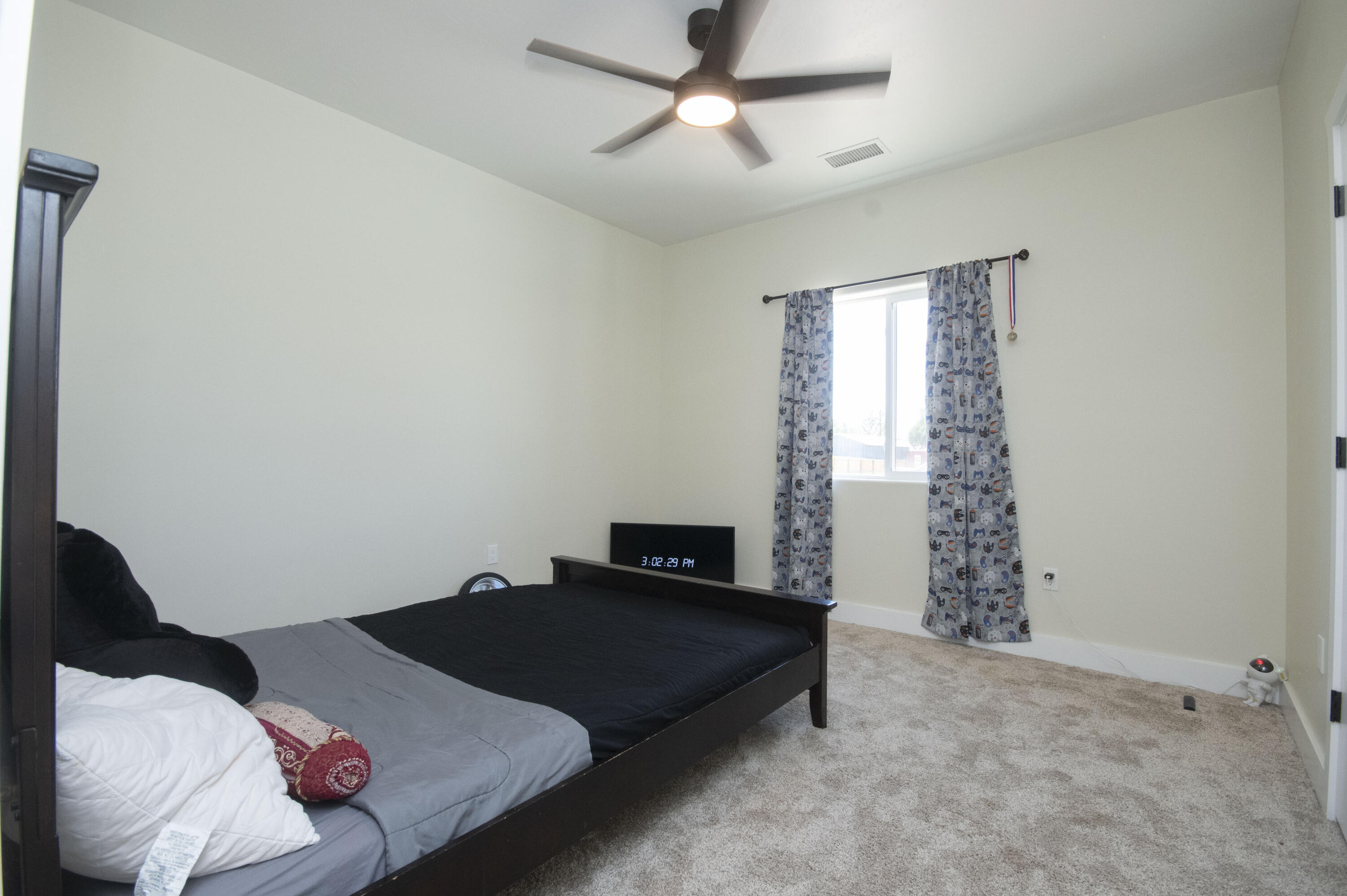 6 SERVIS FARM Road