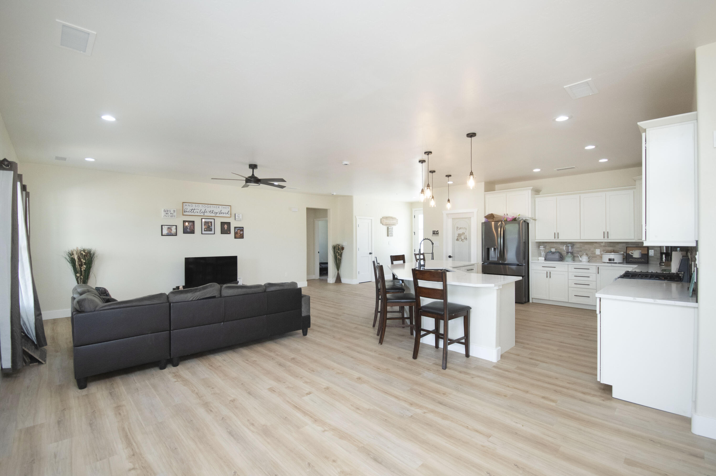 6 SERVIS FARM Road