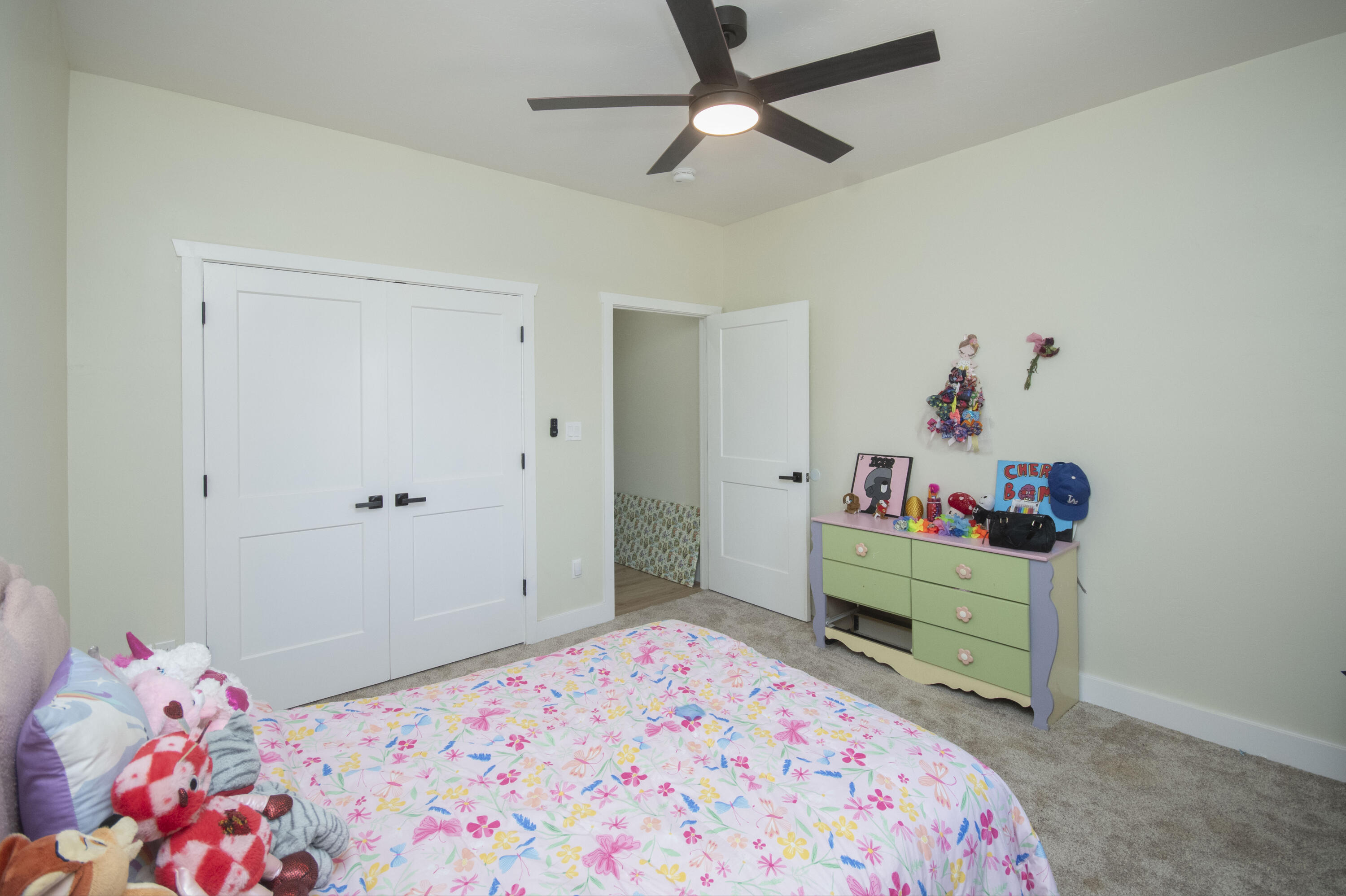 6 SERVIS FARM Road