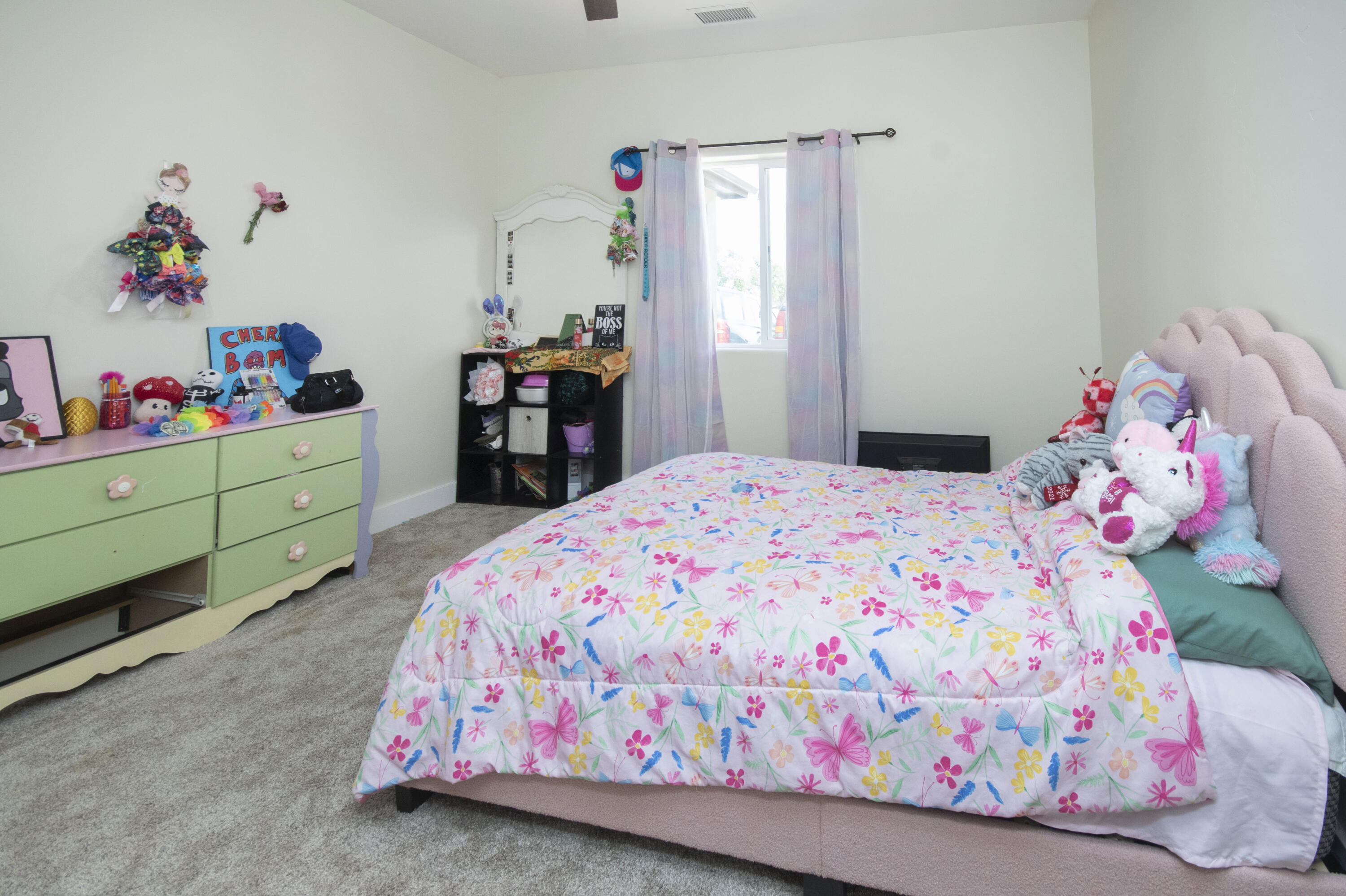 6 SERVIS FARM Road