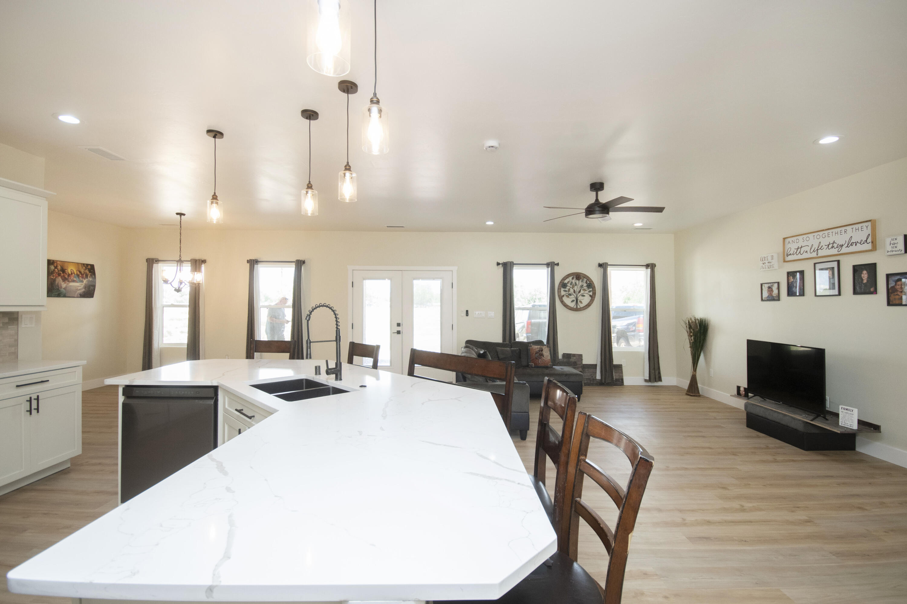 6 SERVIS FARM Road