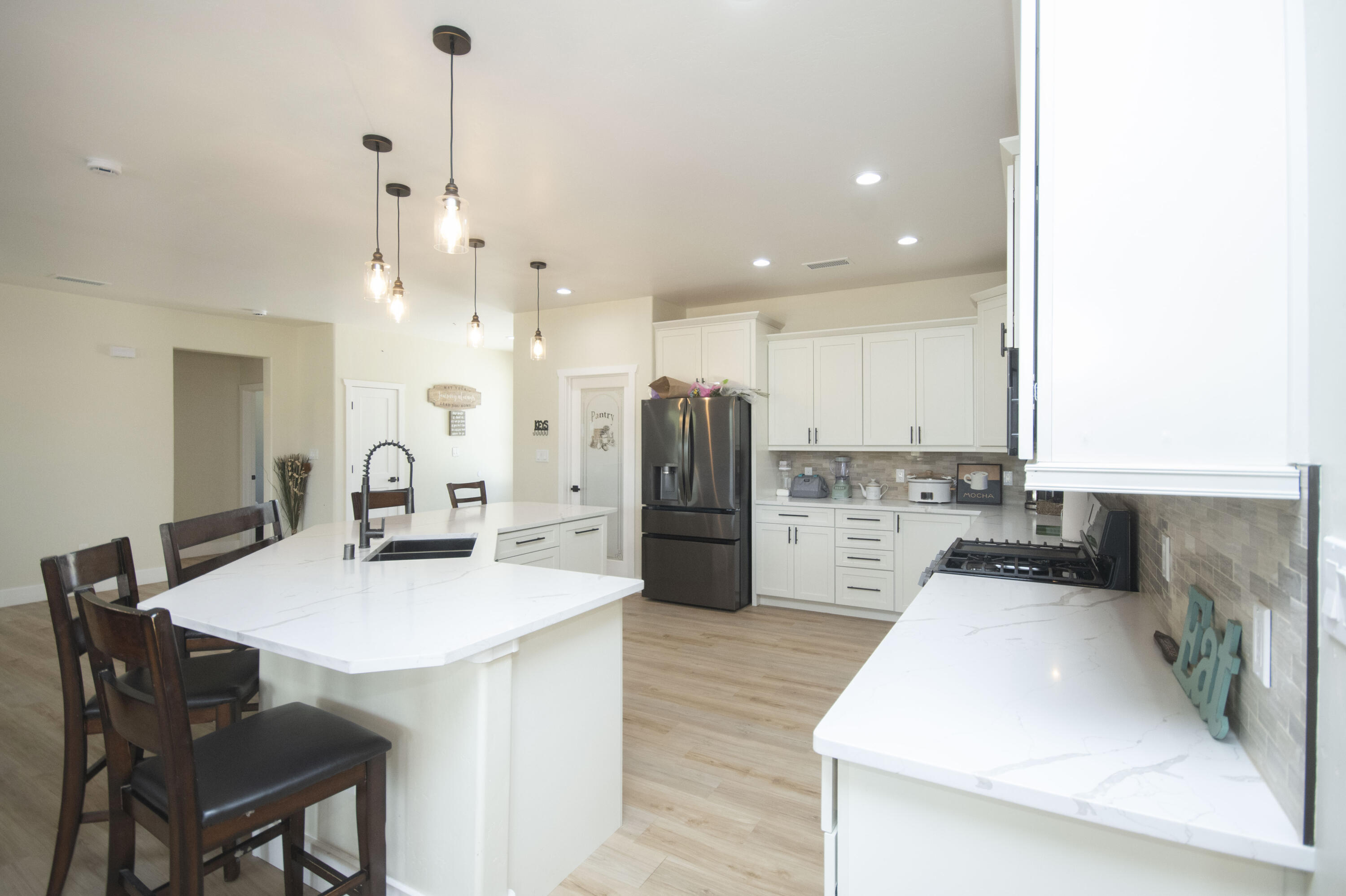 6 SERVIS FARM Road