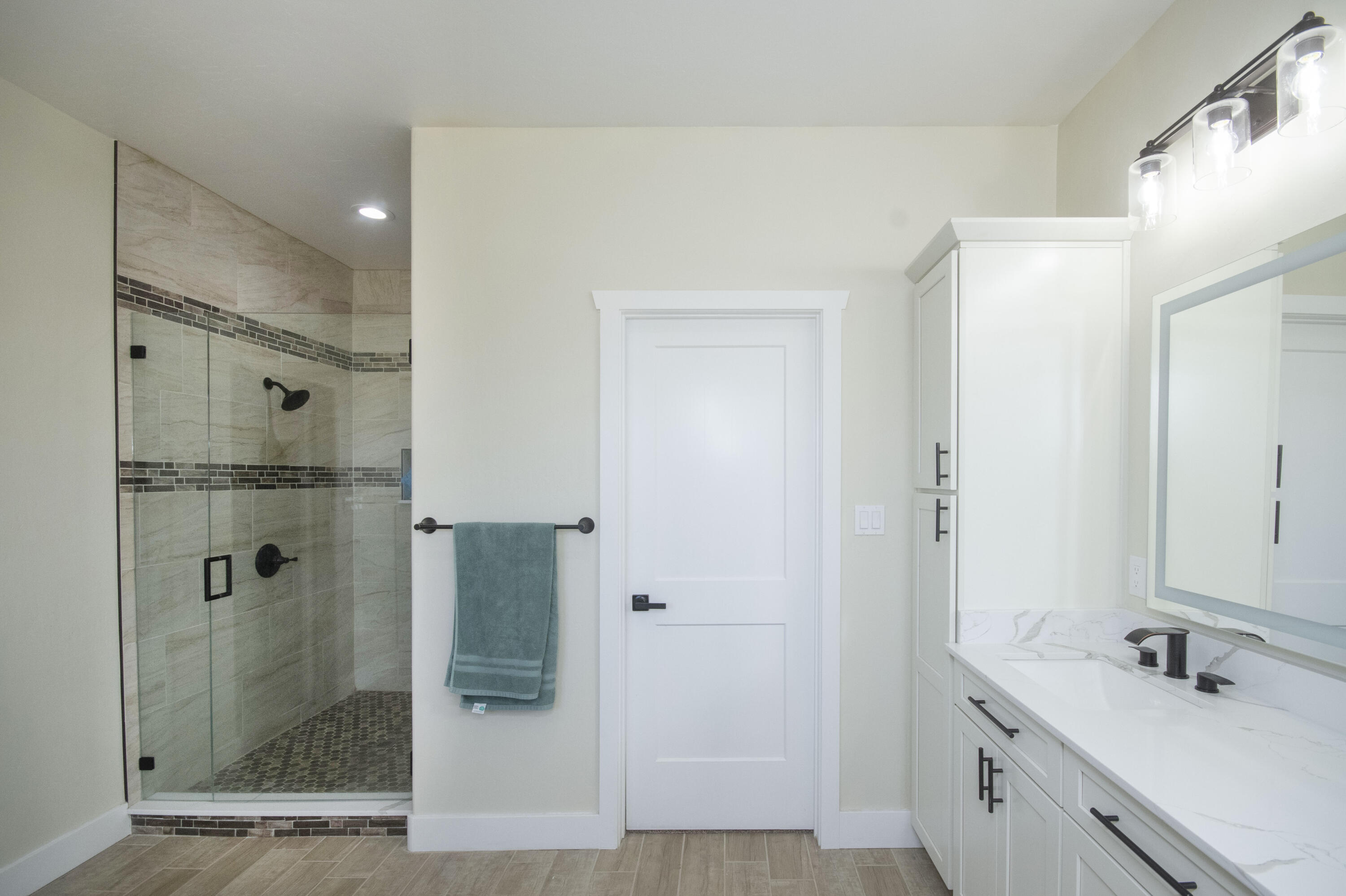 6 SERVIS FARM Road