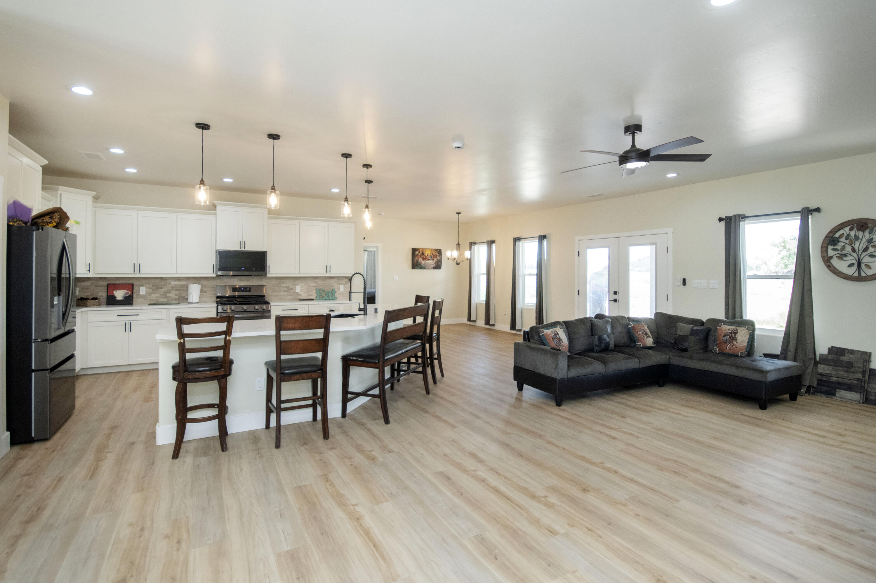 6 SERVIS FARM Road