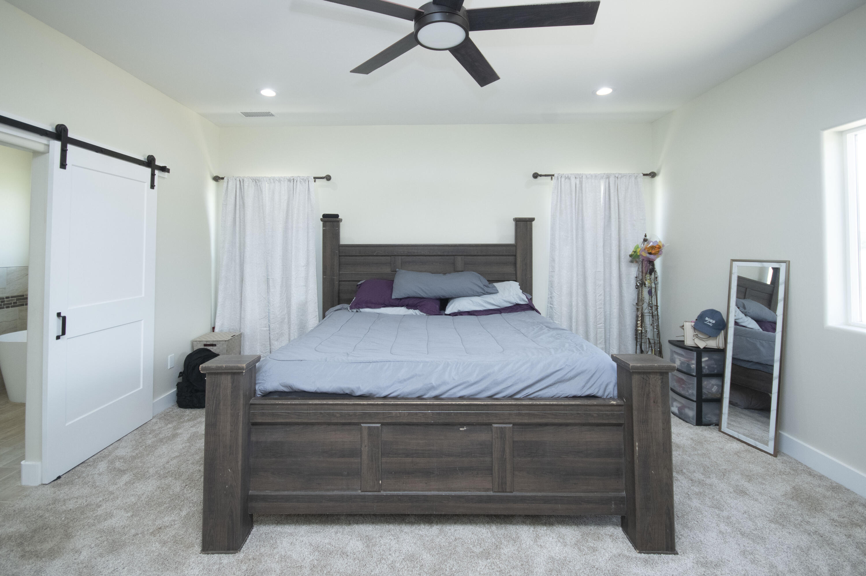 6 SERVIS FARM Road