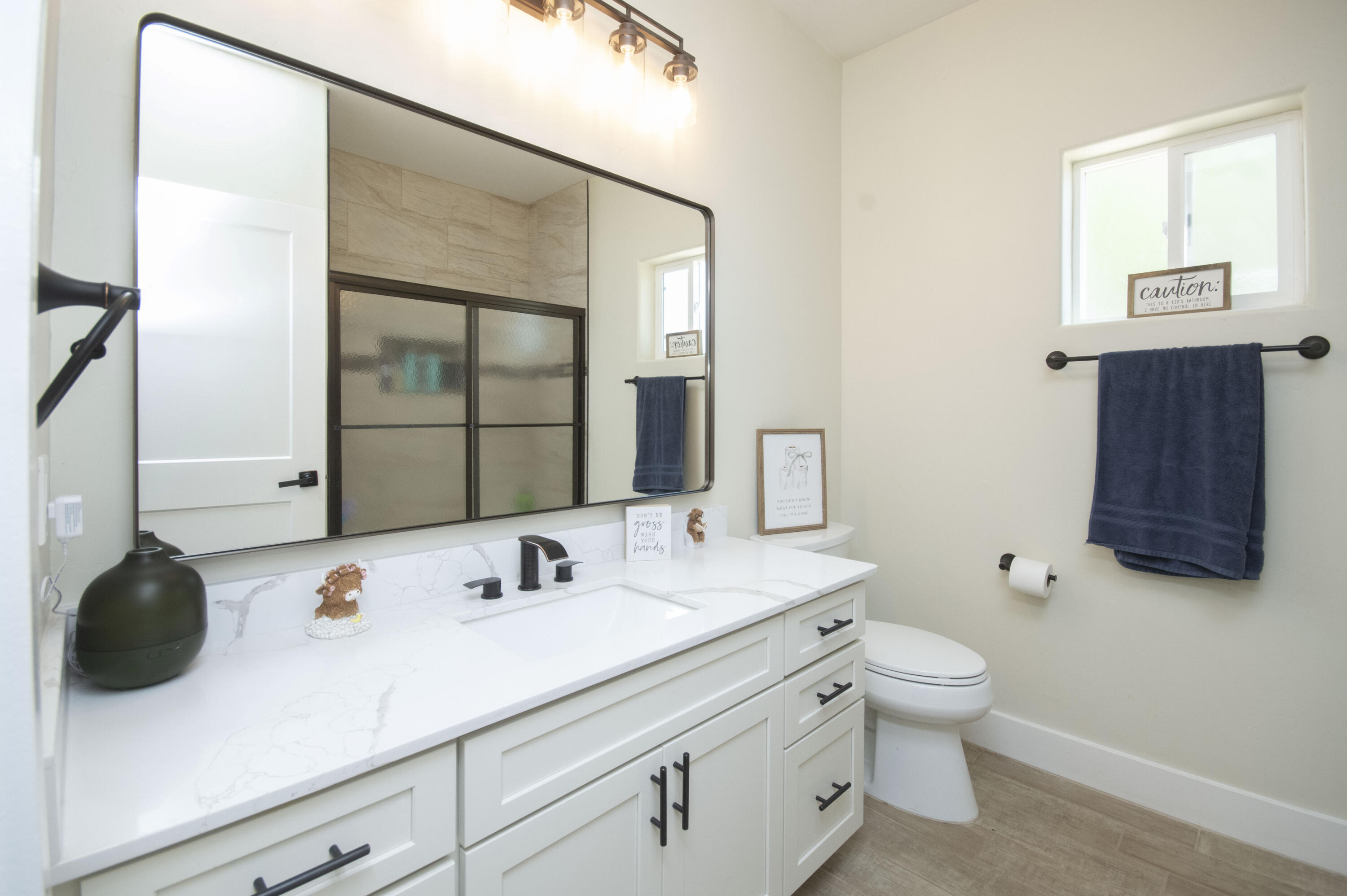 6 SERVIS FARM Road
