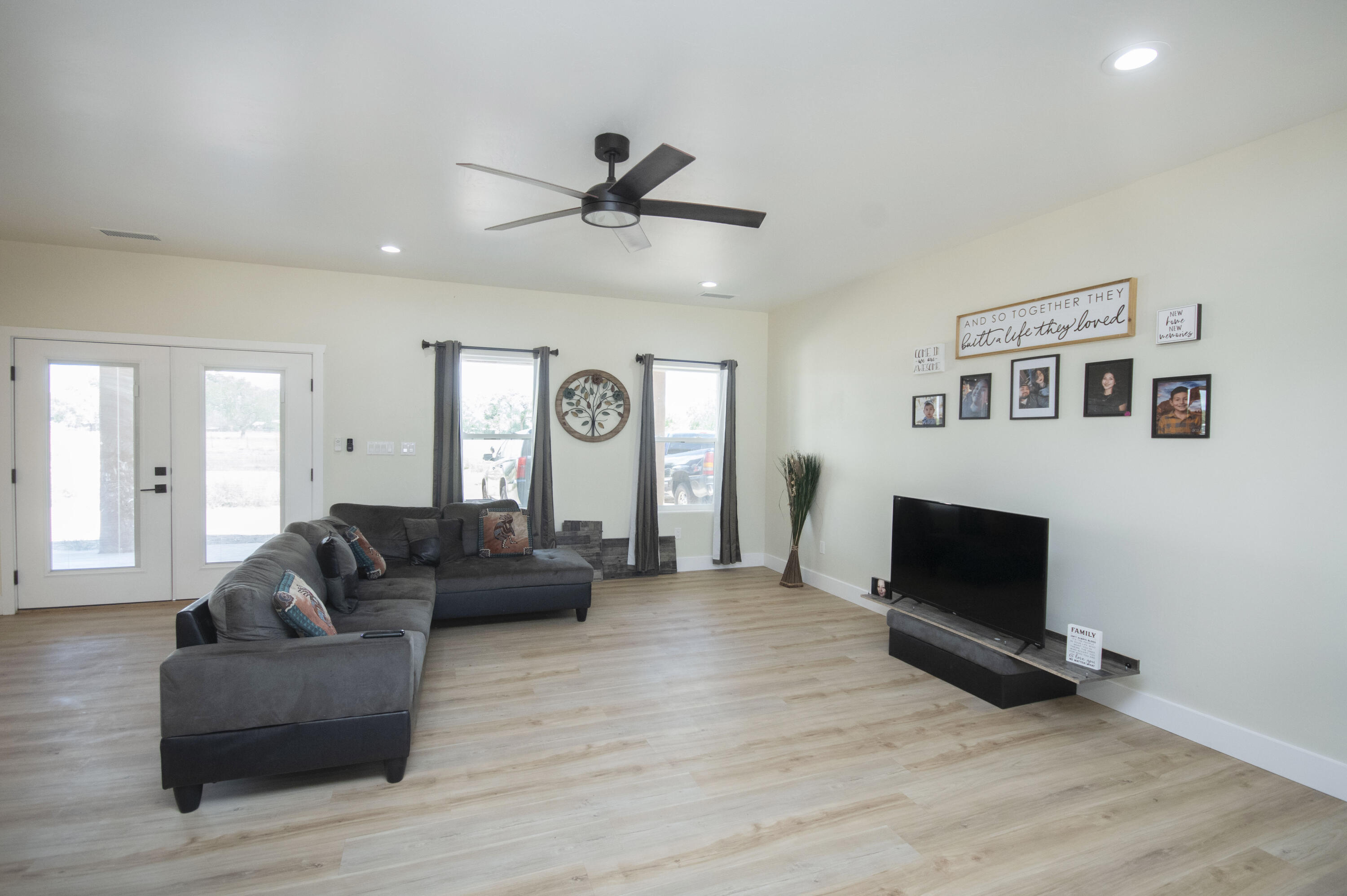 6 SERVIS FARM Road