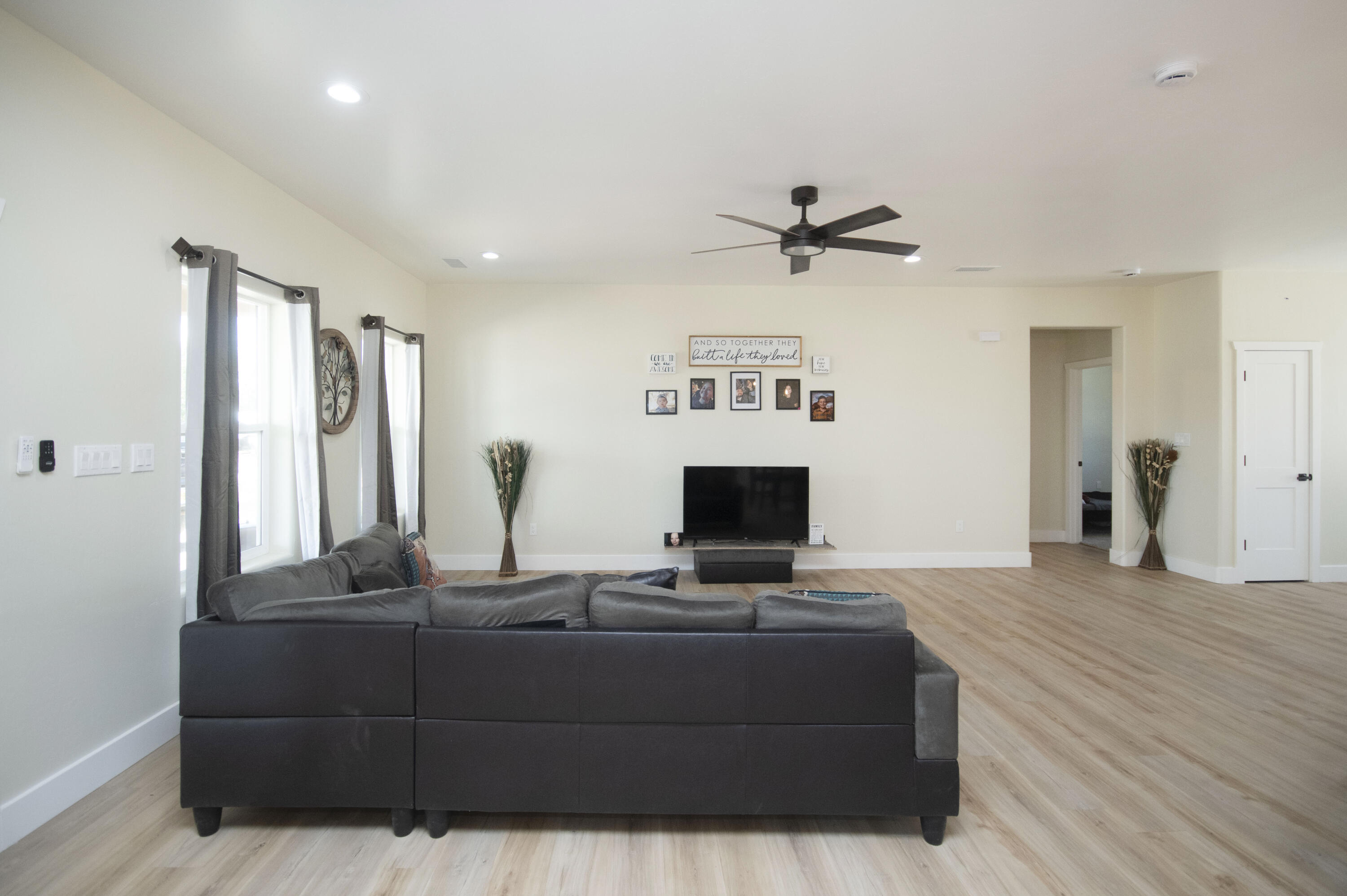 6 SERVIS FARM Road