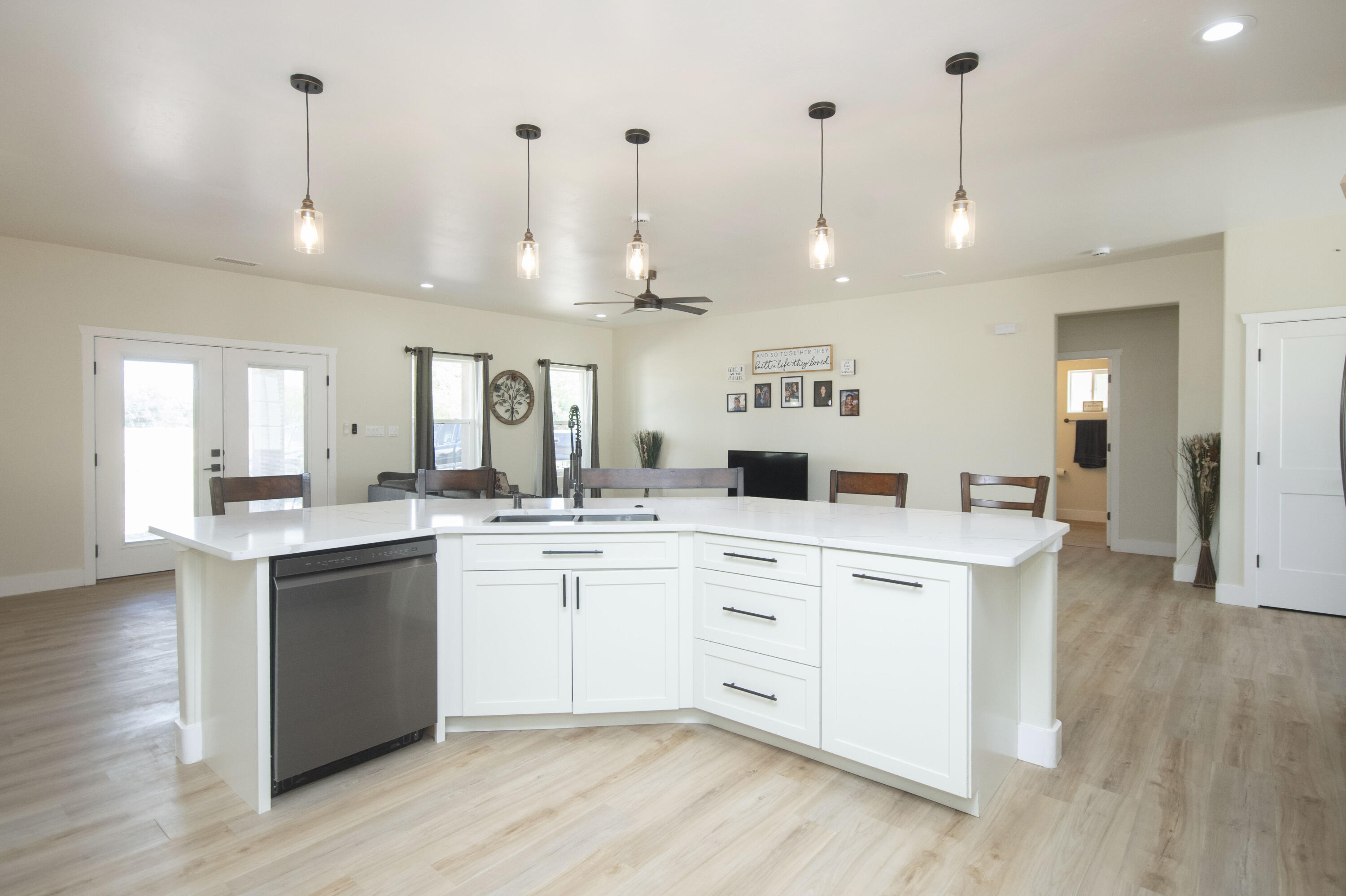 6 SERVIS FARM Road
