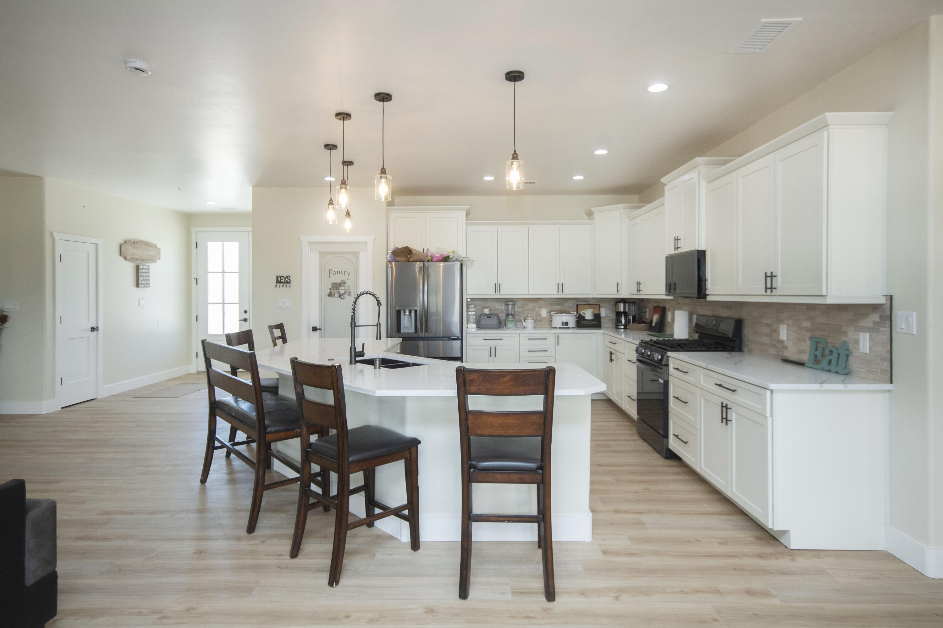 6 SERVIS FARM Road