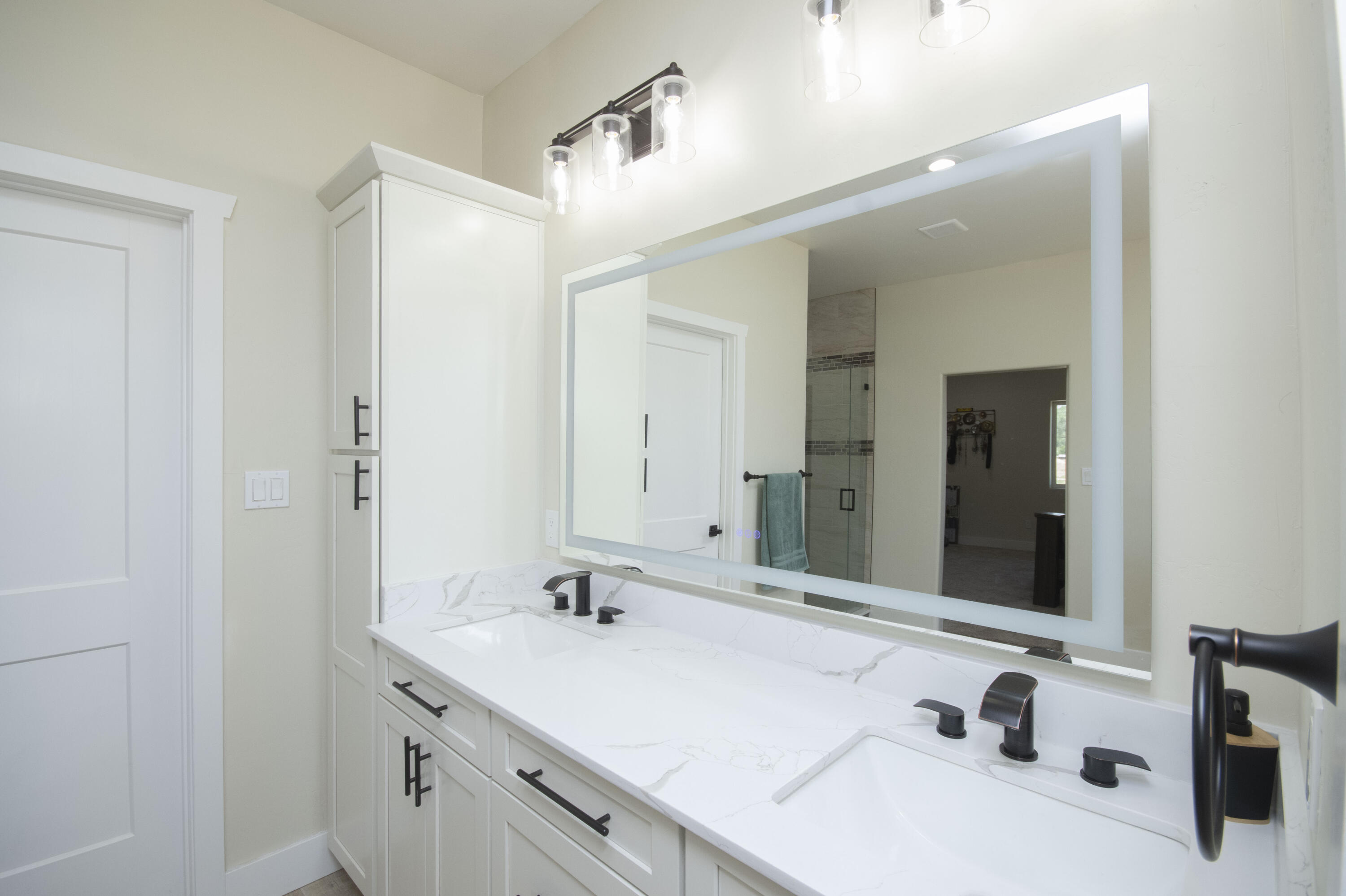 6 SERVIS FARM Road