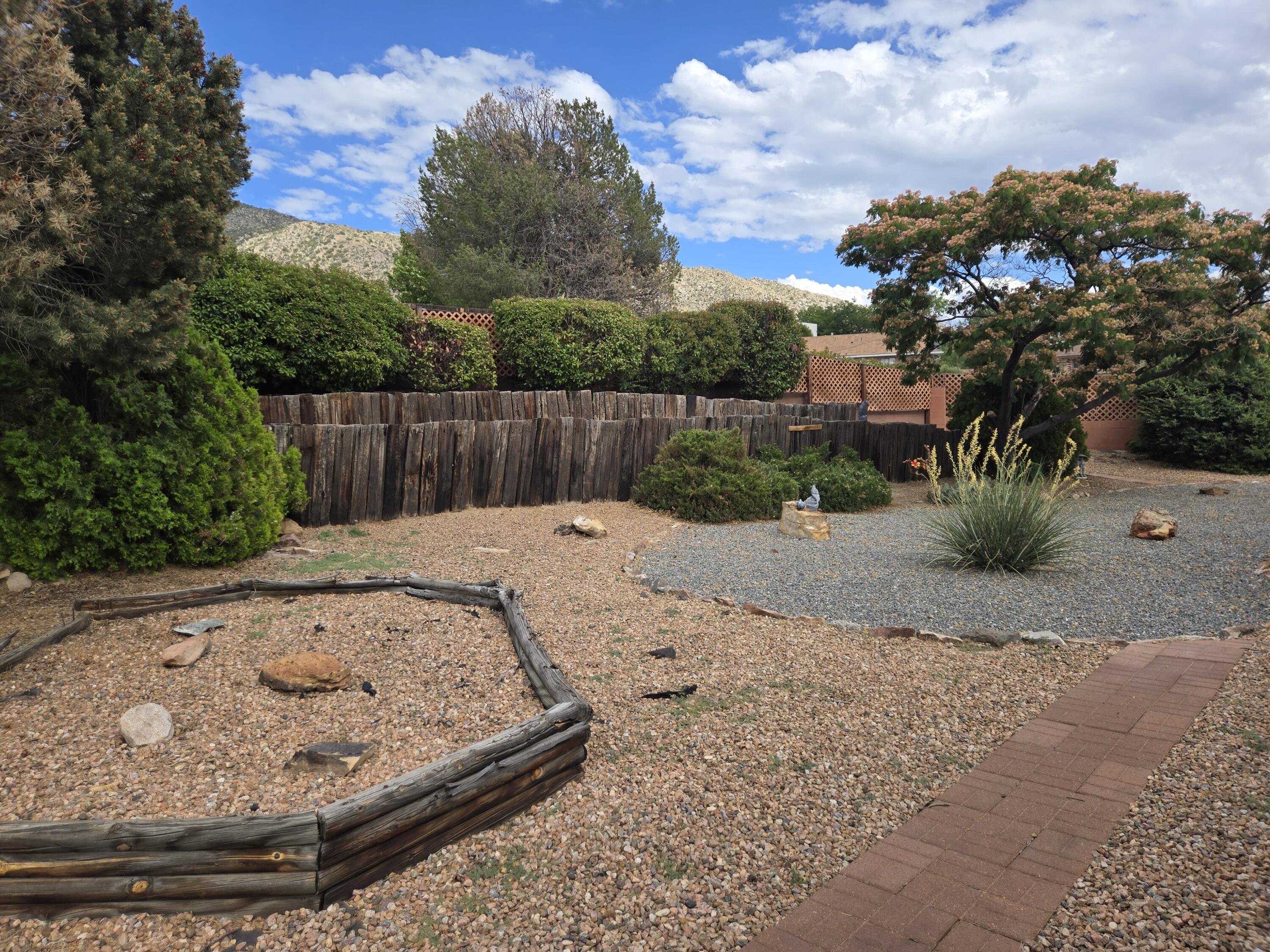 2830 CASA DEL NORTE Drive NE