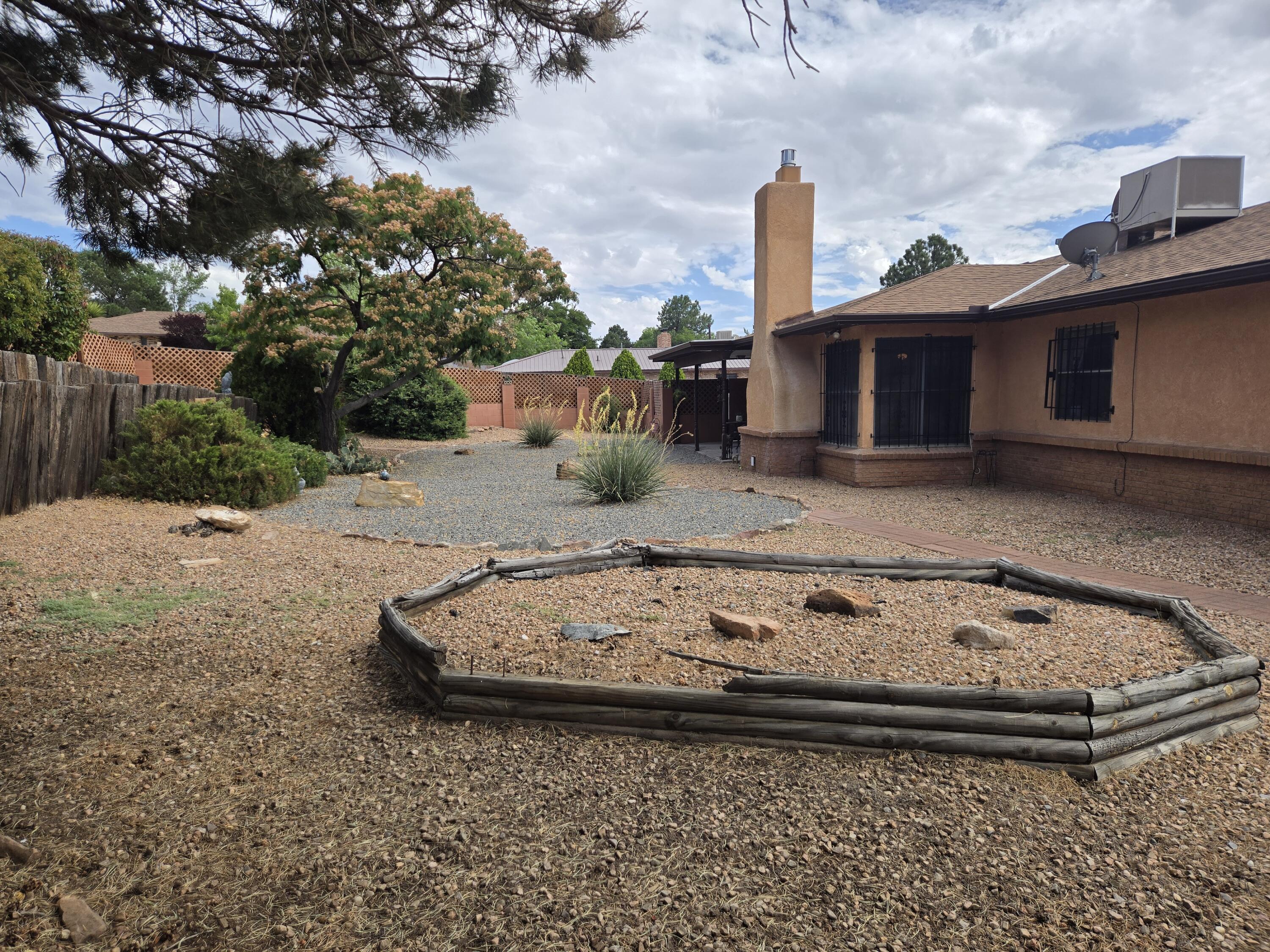2830 CASA DEL NORTE Drive NE