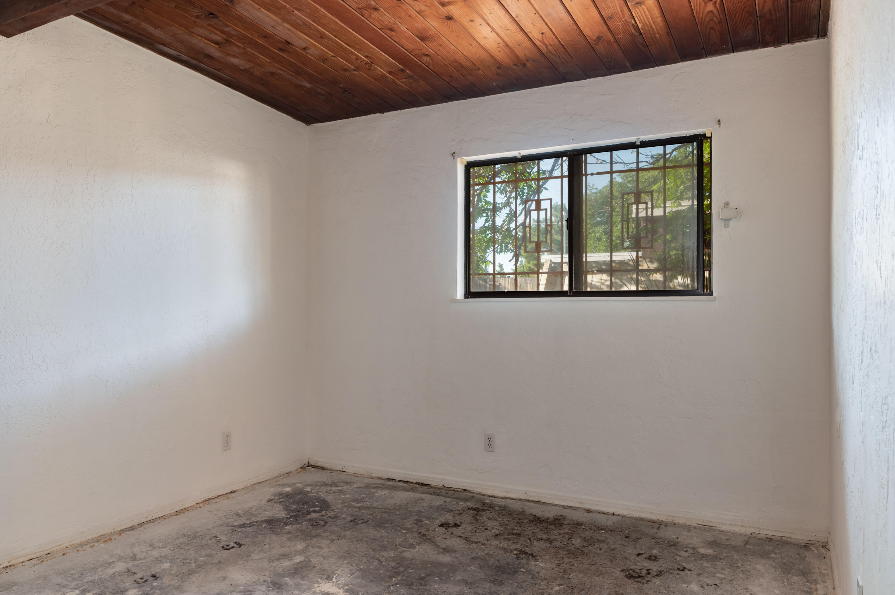 3434 MONTCLAIRE Drive NE