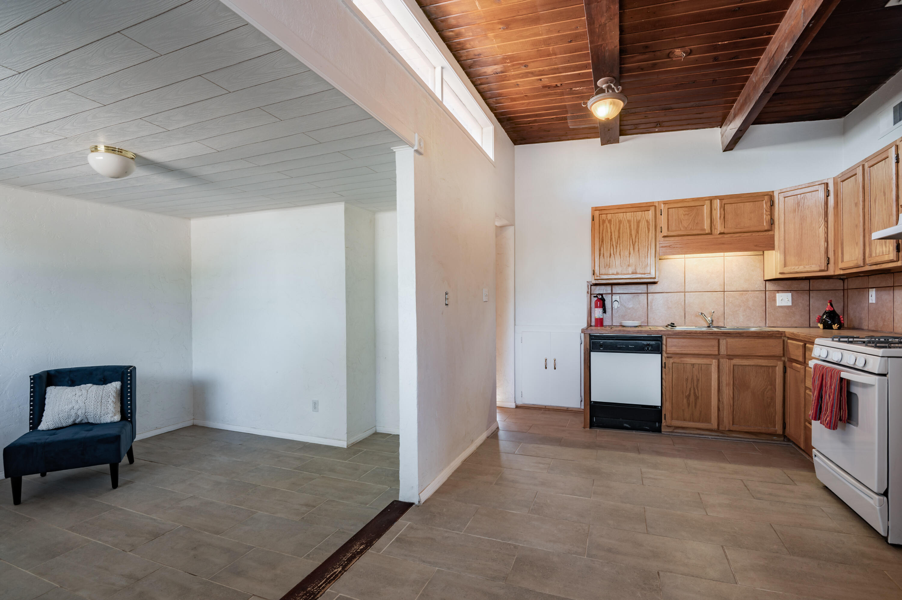3434 MONTCLAIRE Drive NE