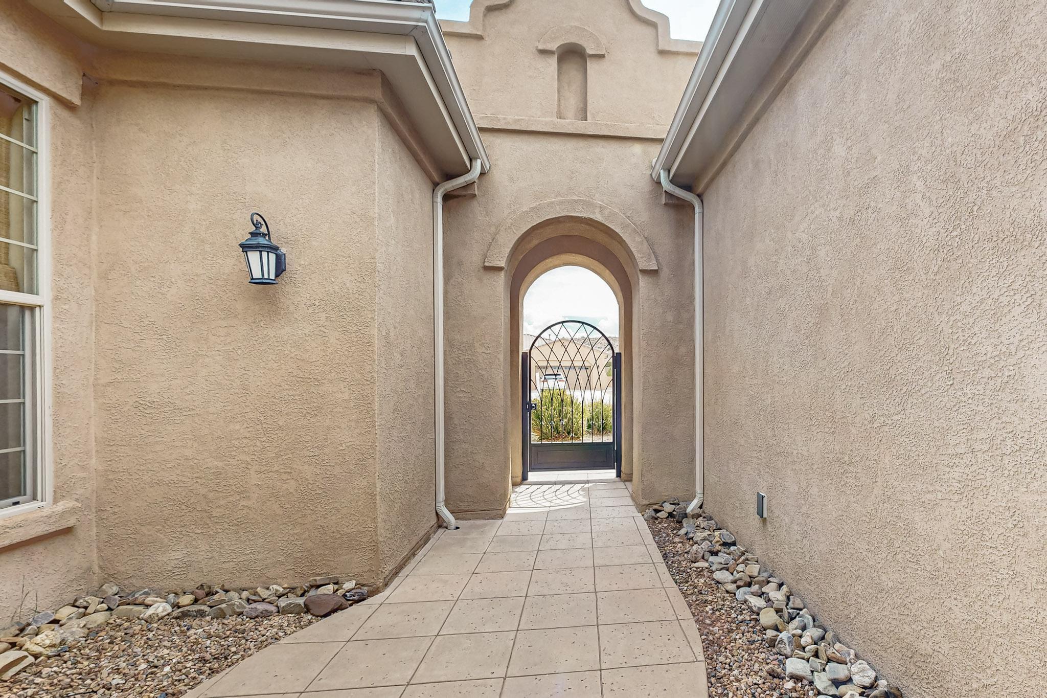 2413 DESERT VIEW Road NE