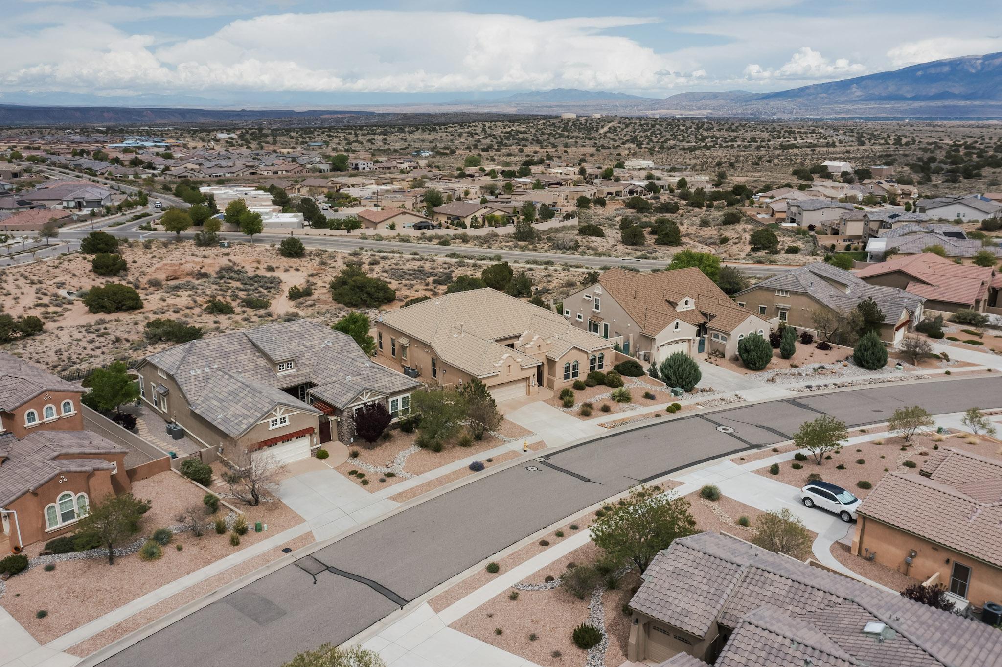 2413 DESERT VIEW Road NE