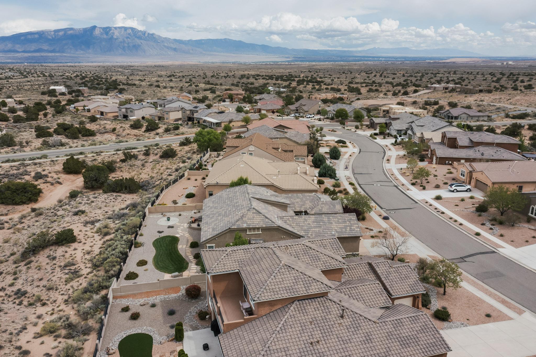 2413 DESERT VIEW Road NE