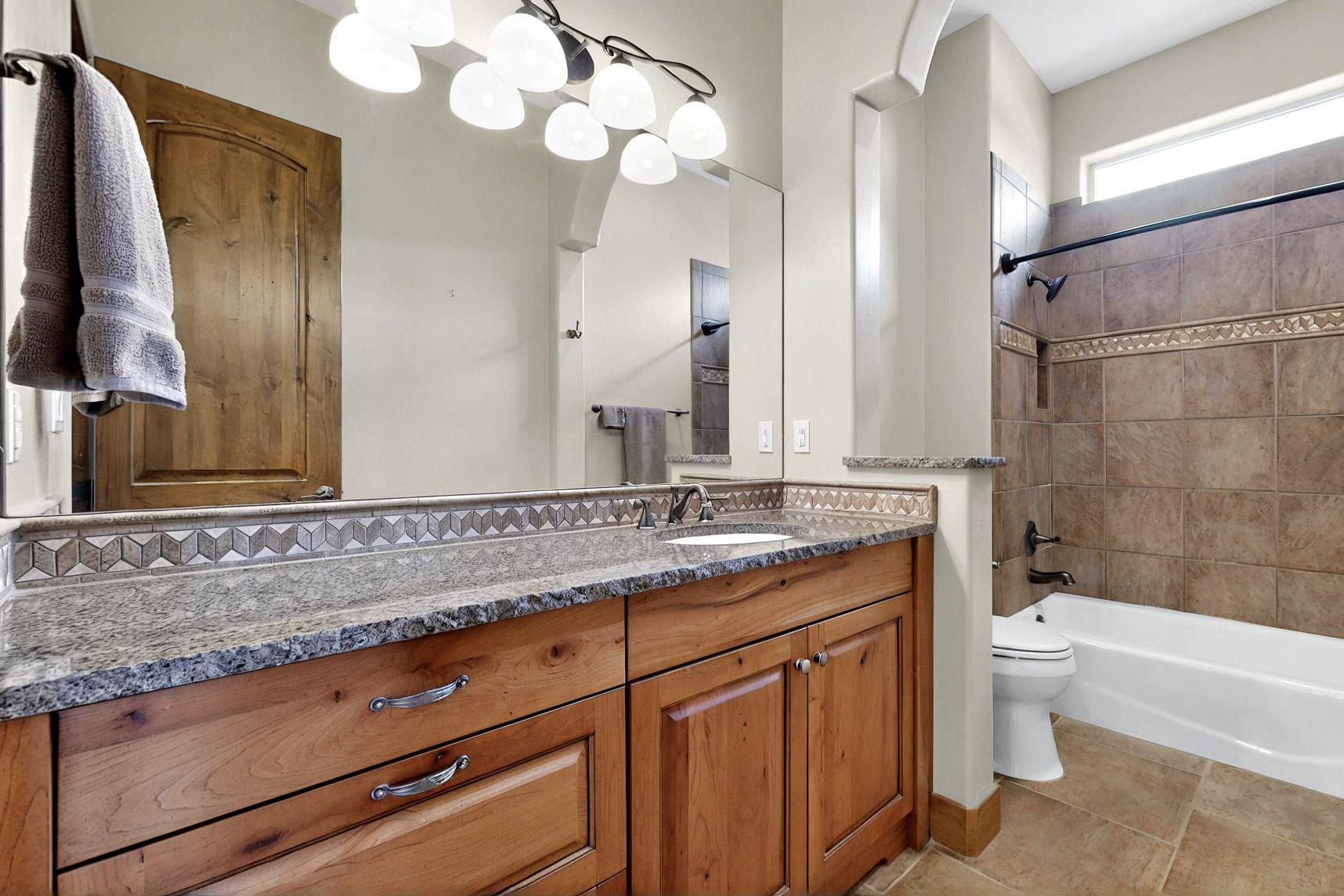 2413 DESERT VIEW Road NE