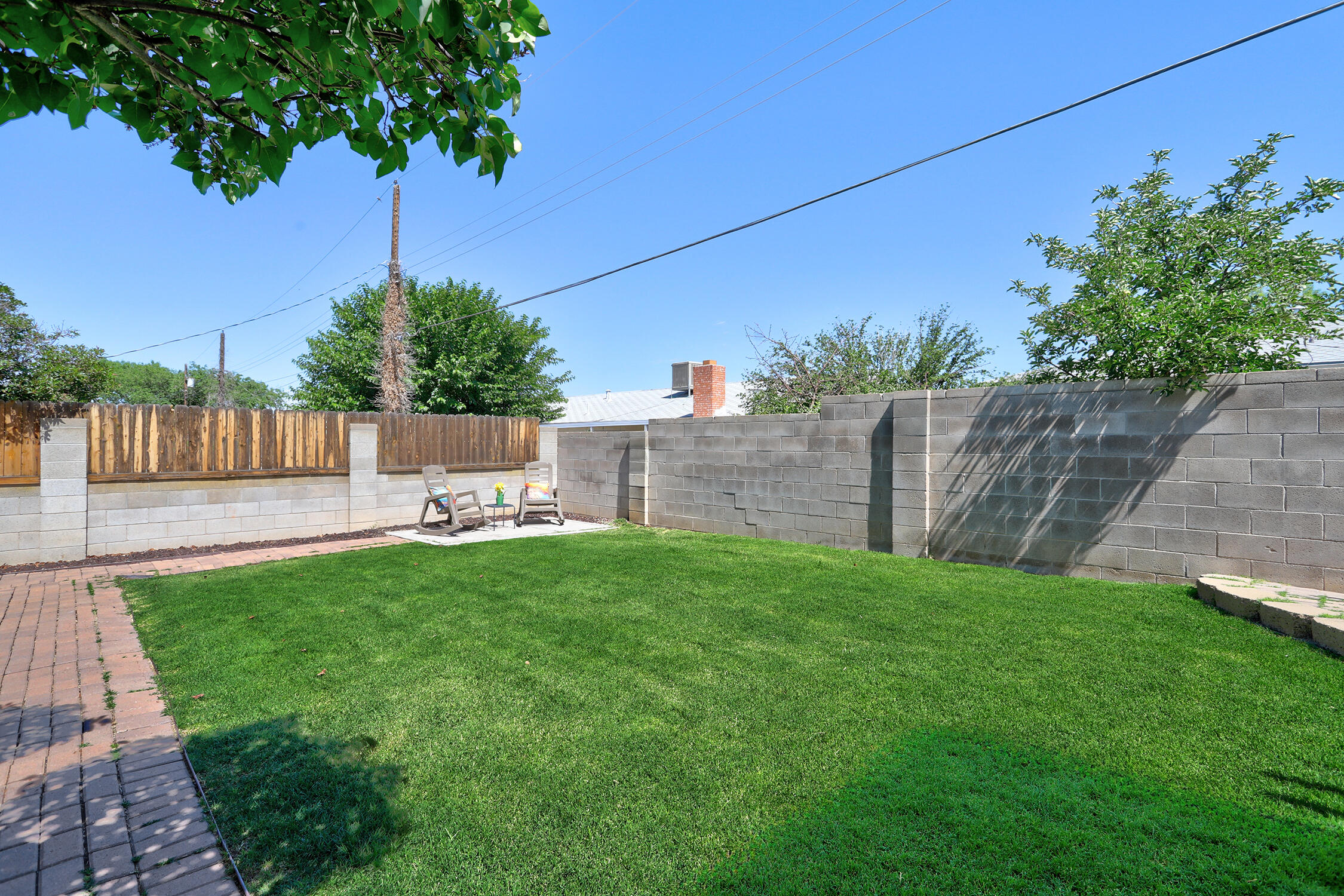 9505 DONA ROWENA Avenue NE