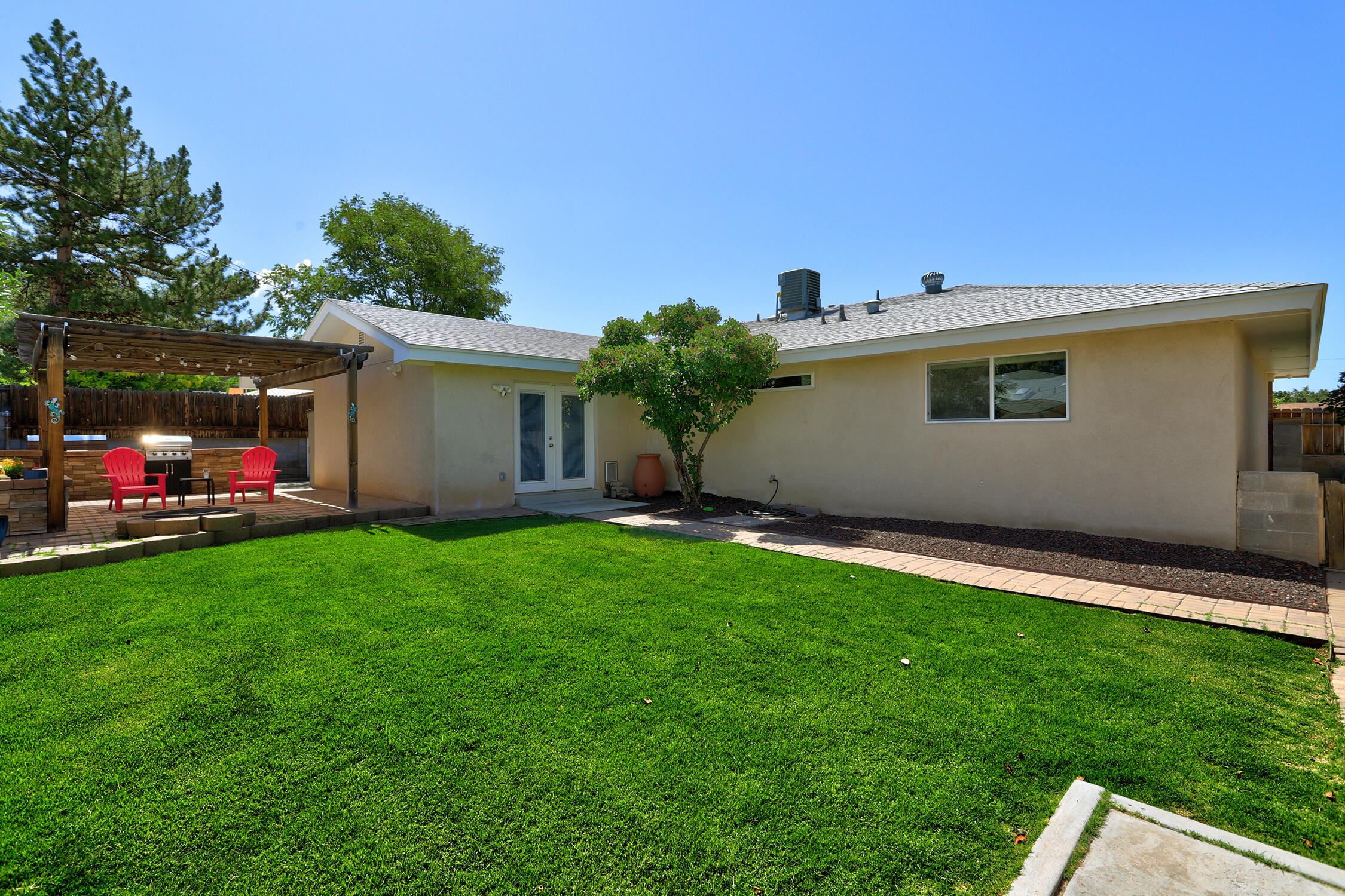 9505 DONA ROWENA Avenue NE