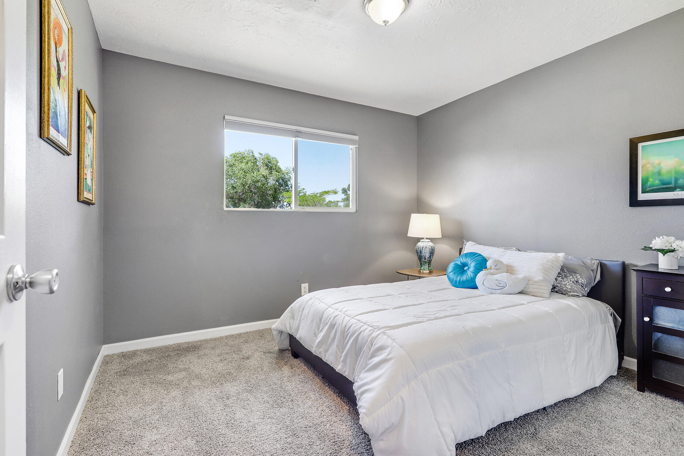 9505 DONA ROWENA Avenue NE
