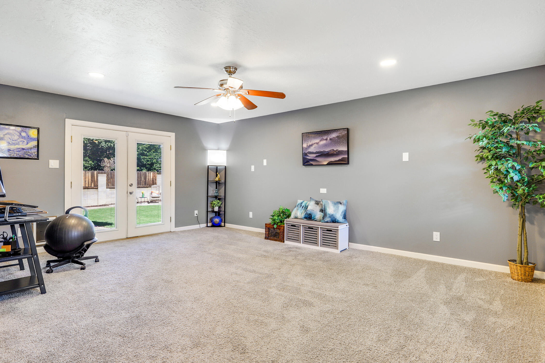 9505 DONA ROWENA Avenue NE