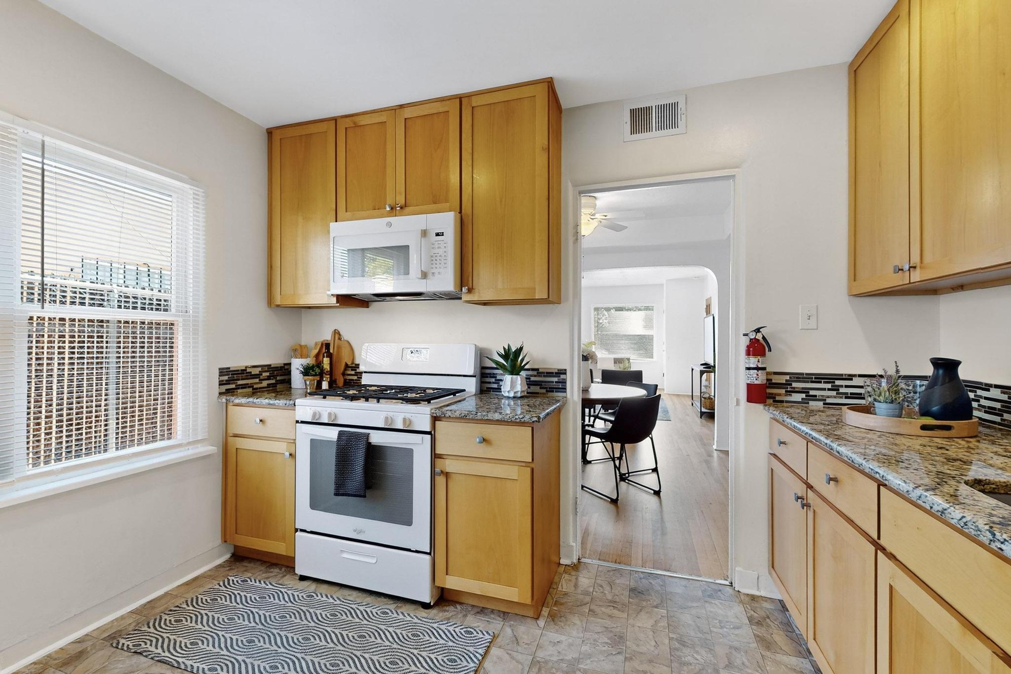 300 TULANE Drive SE