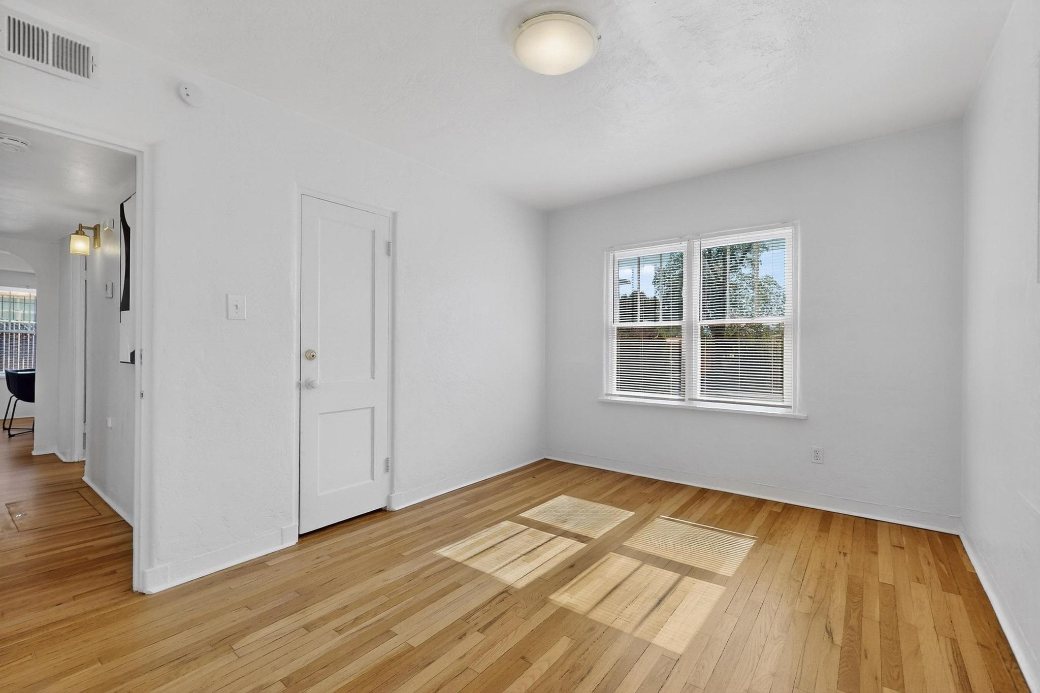 300 TULANE Drive SE