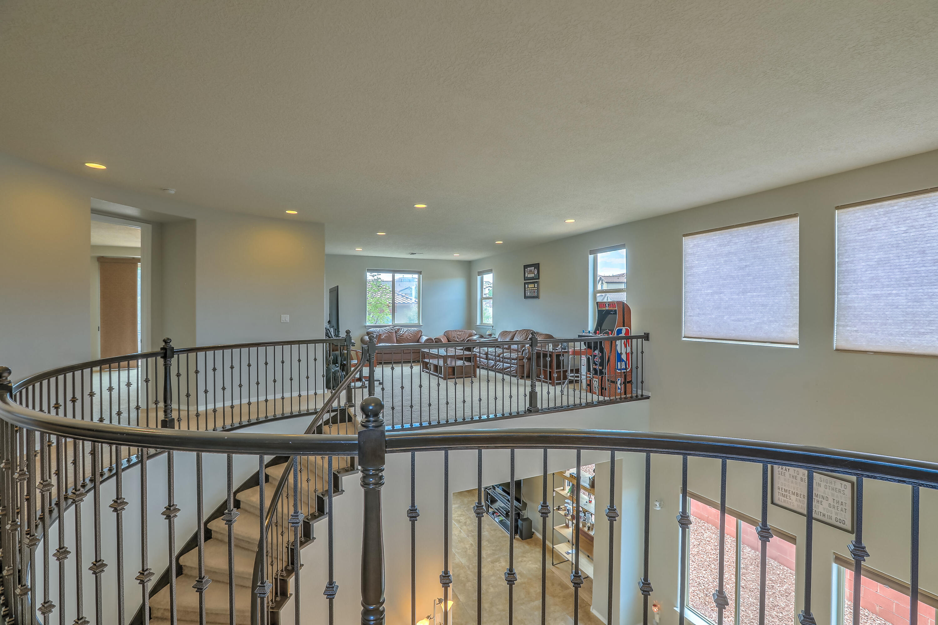 45 VISTA HERMOSA Place NE