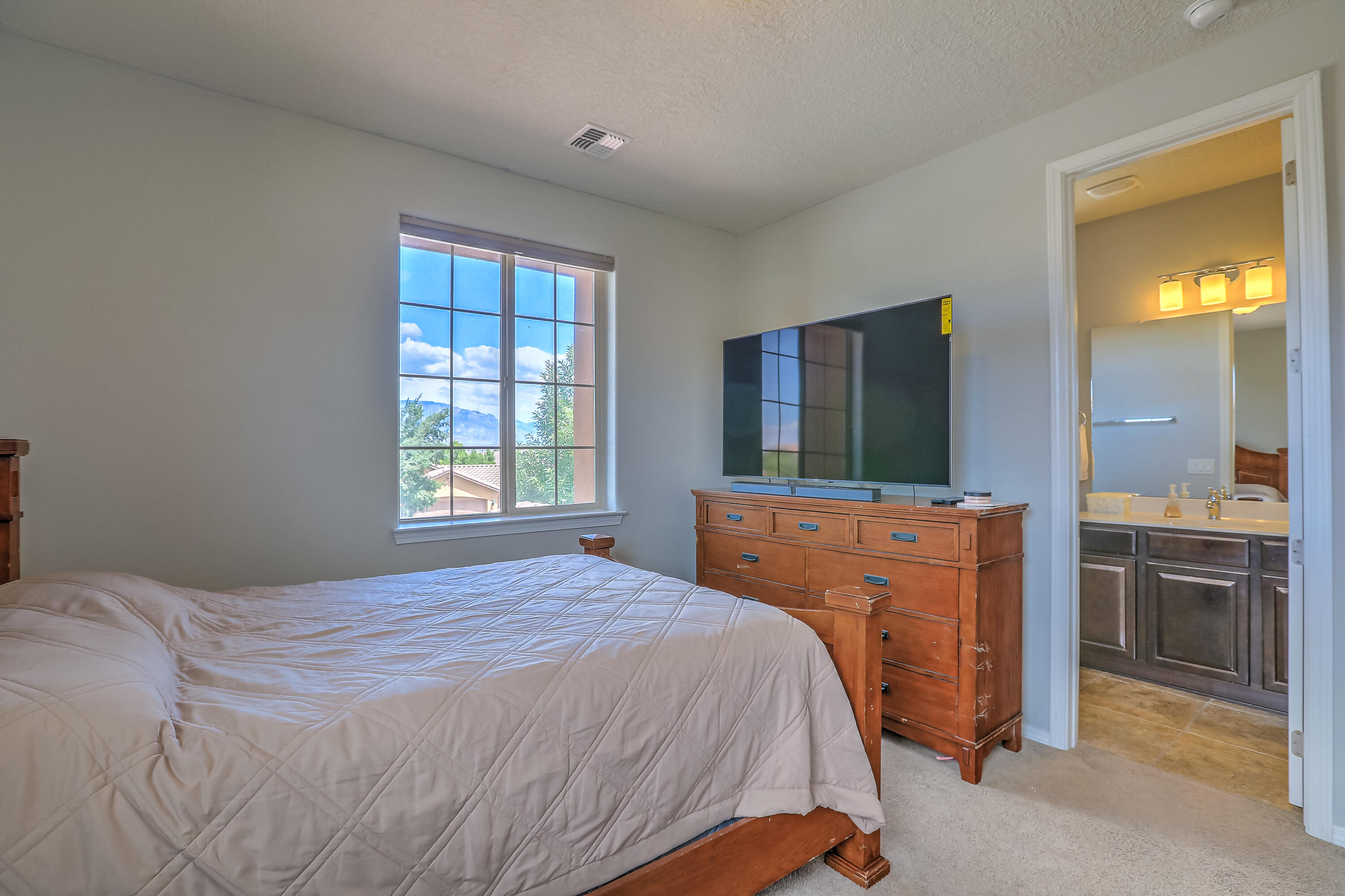 45 VISTA HERMOSA Place NE