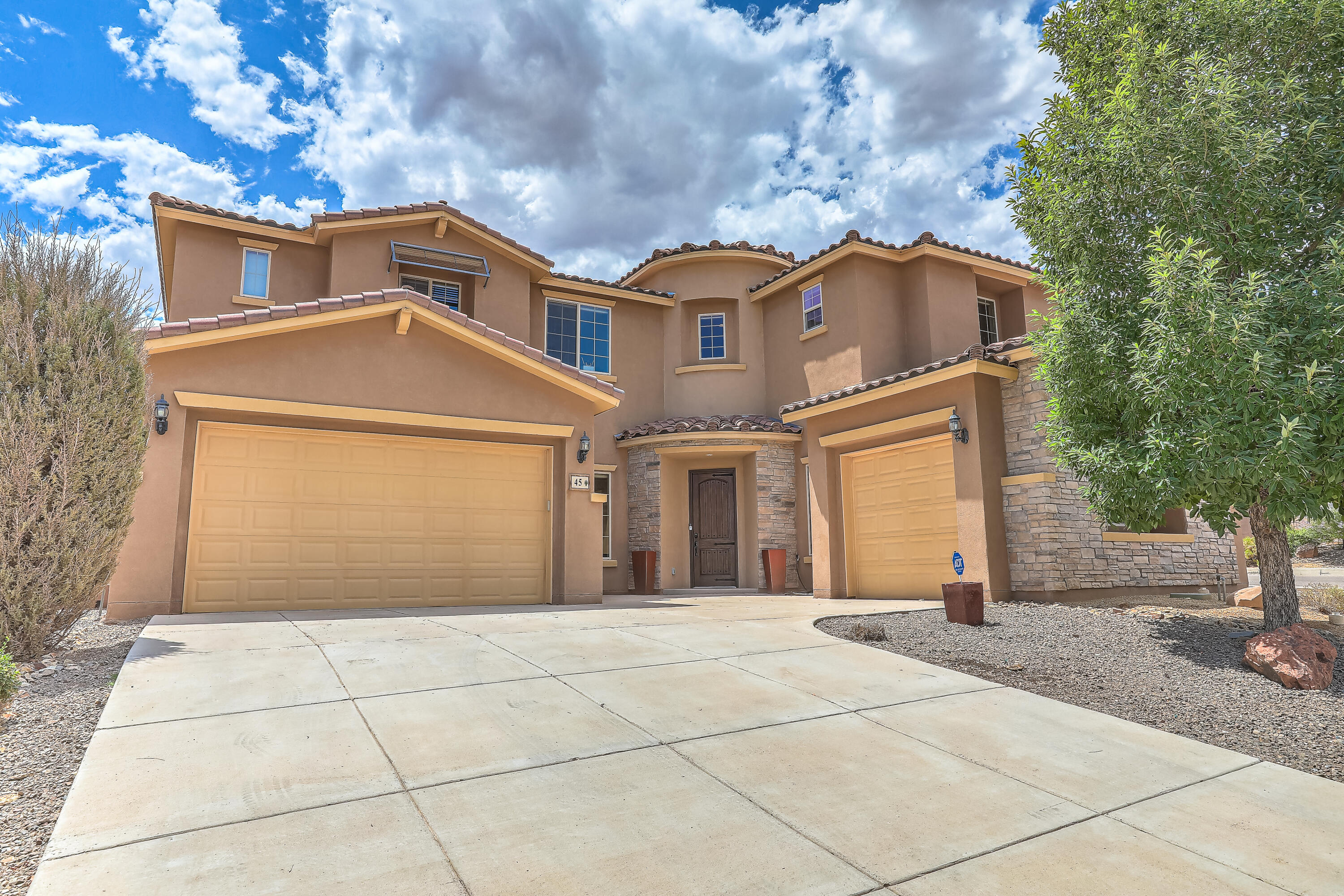 45 VISTA HERMOSA Place NE