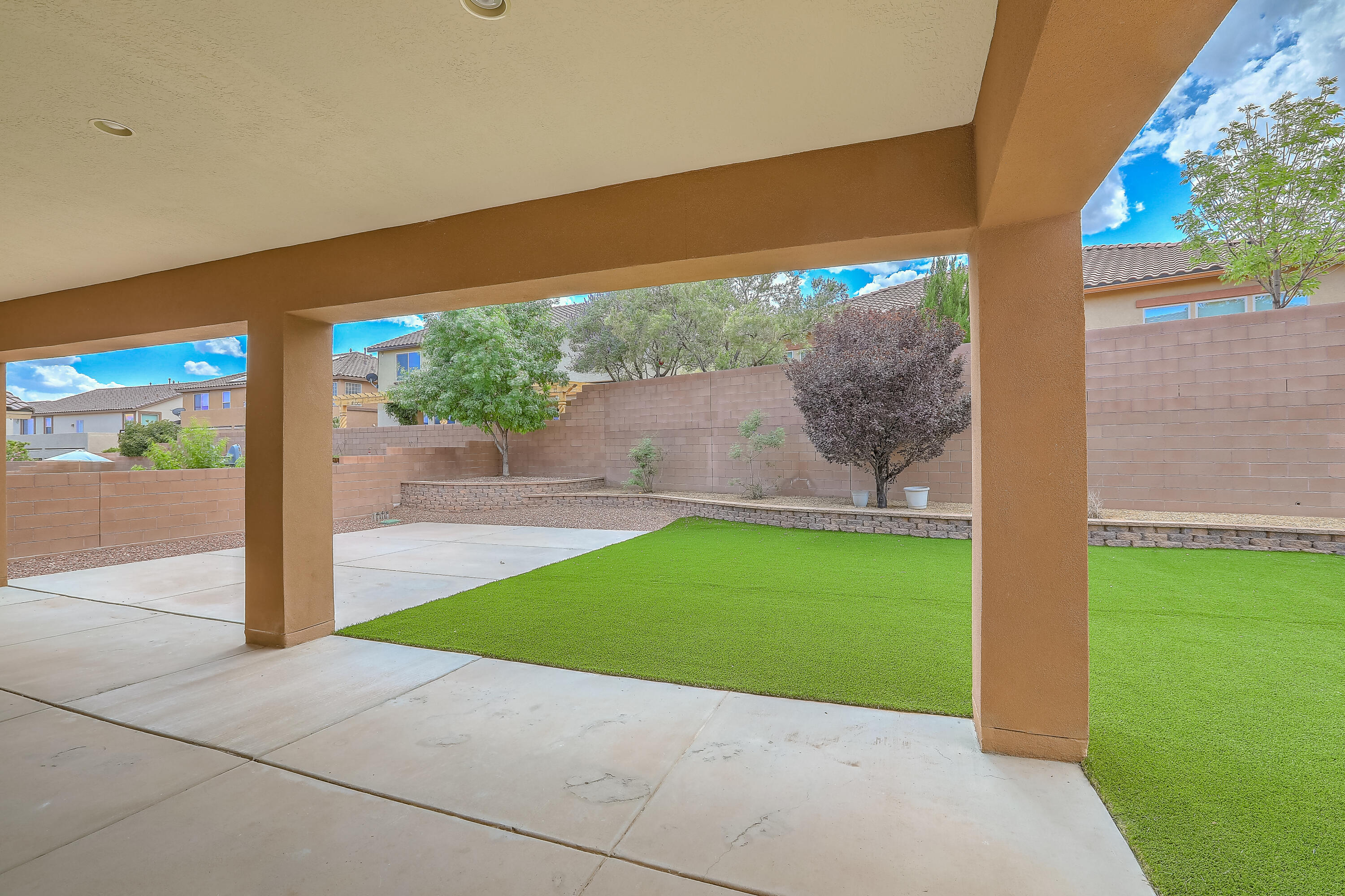 45 VISTA HERMOSA Place NE