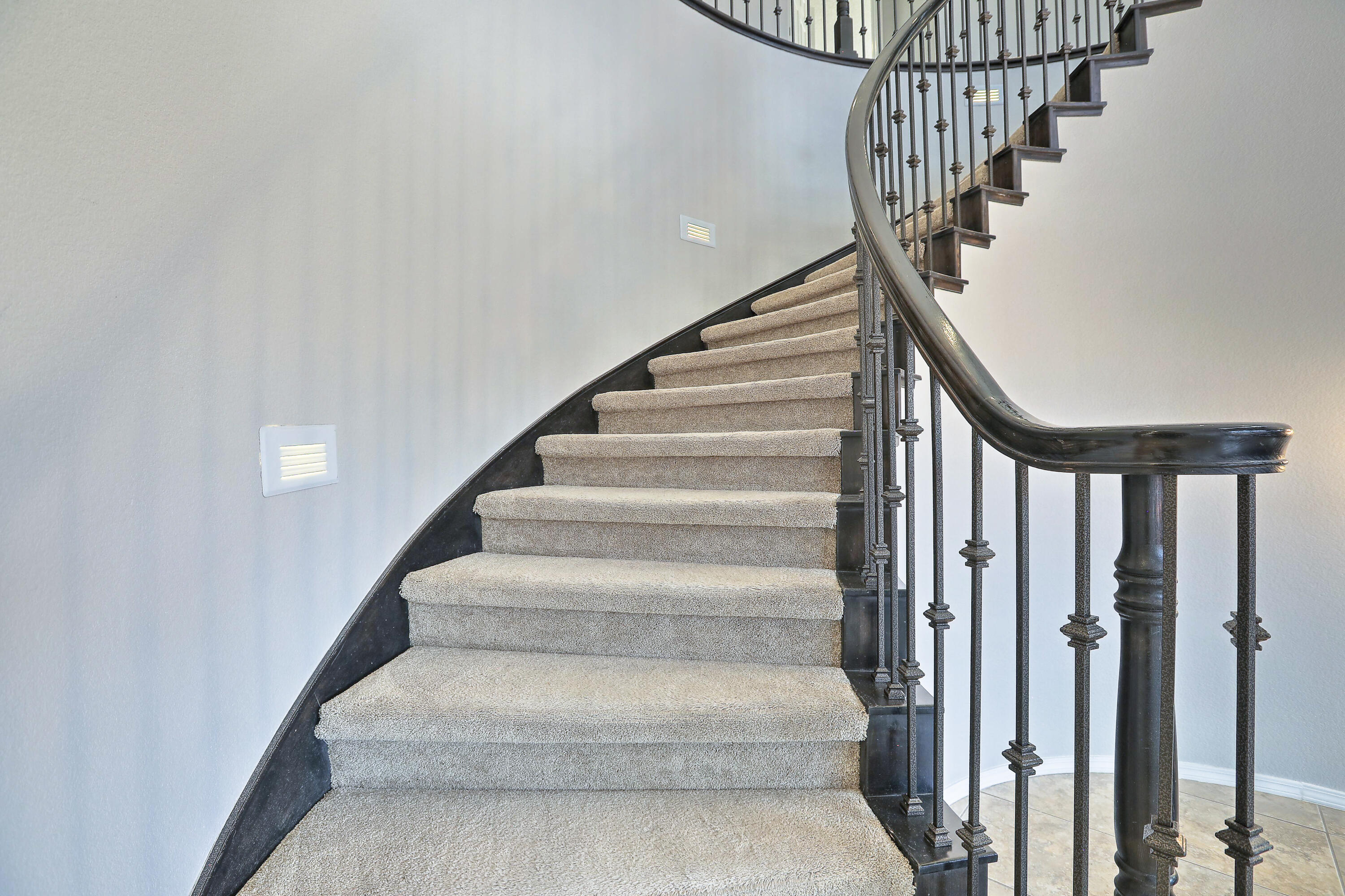 45 VISTA HERMOSA Place NE