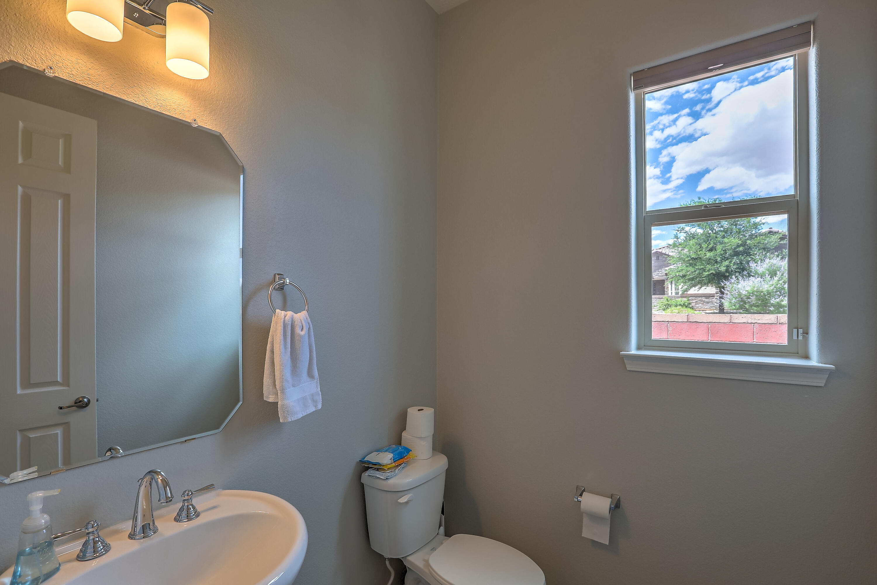 45 VISTA HERMOSA Place NE