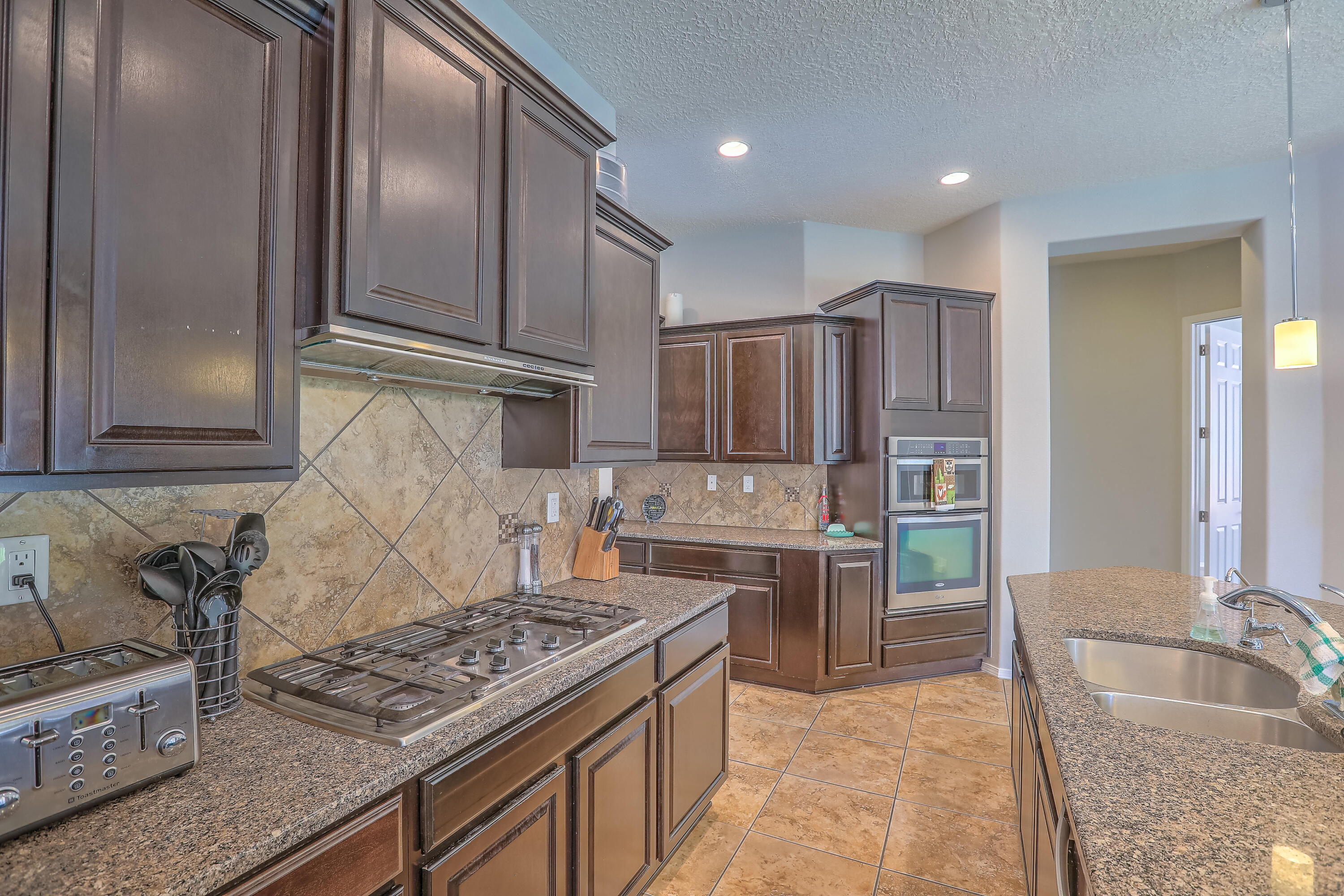 45 VISTA HERMOSA Place NE