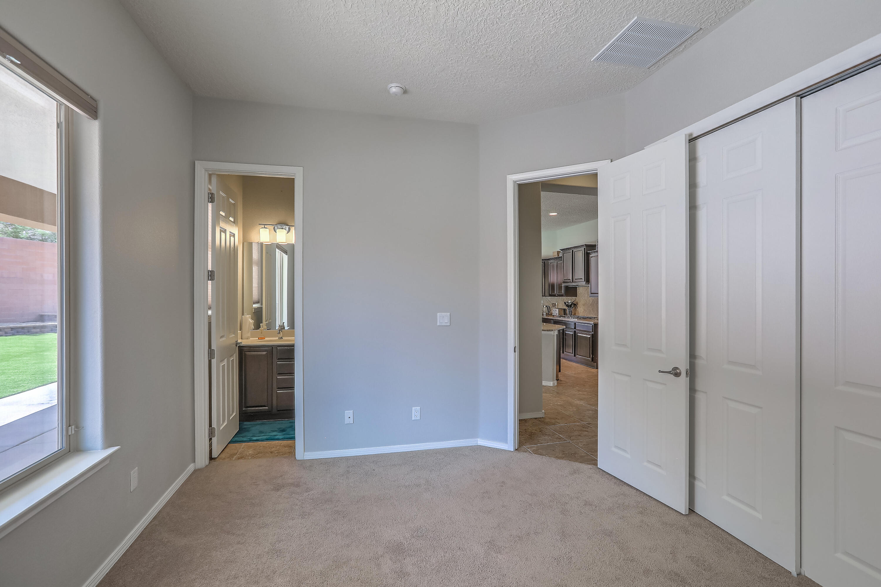 45 VISTA HERMOSA Place NE