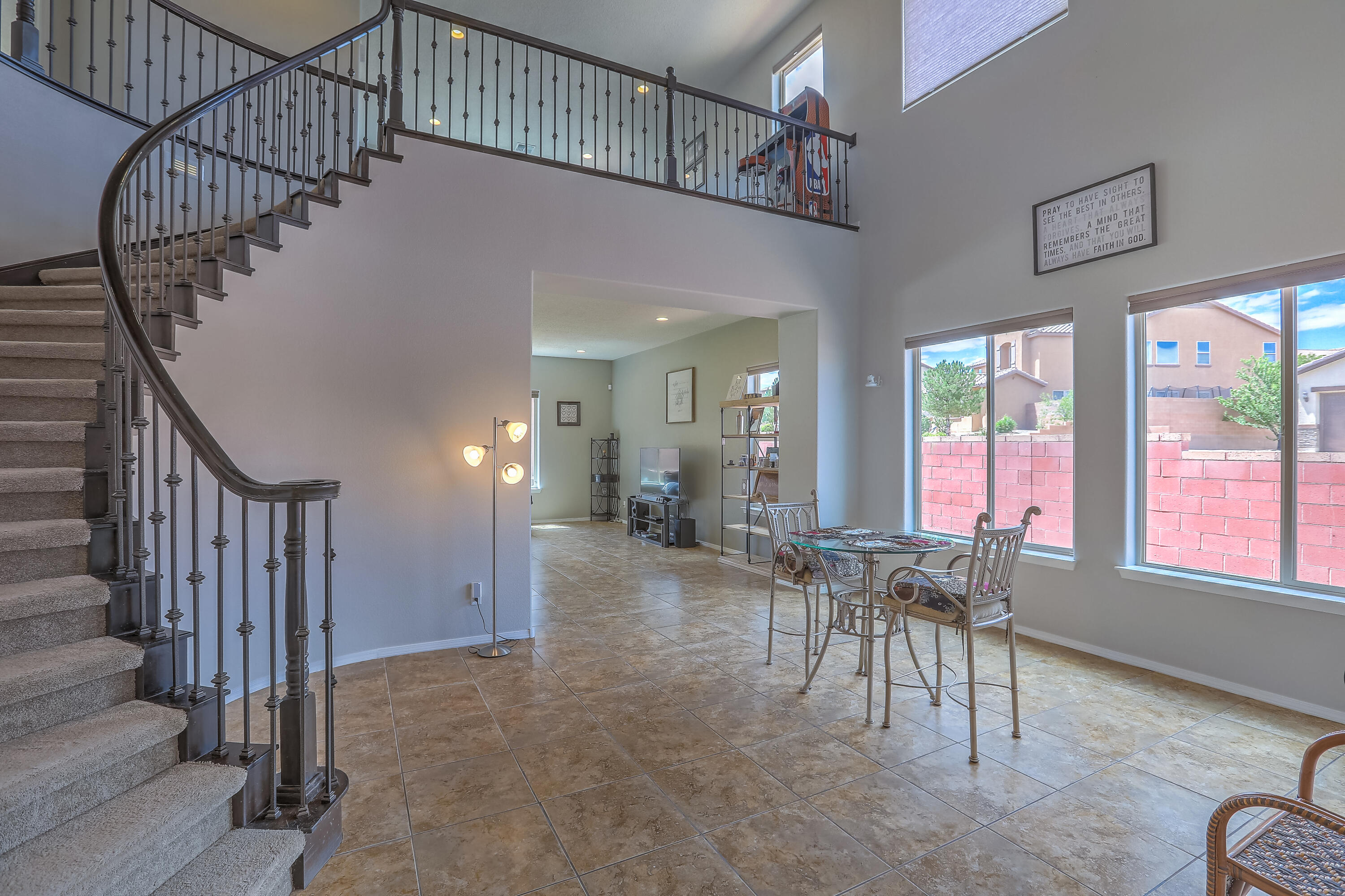 45 VISTA HERMOSA Place NE
