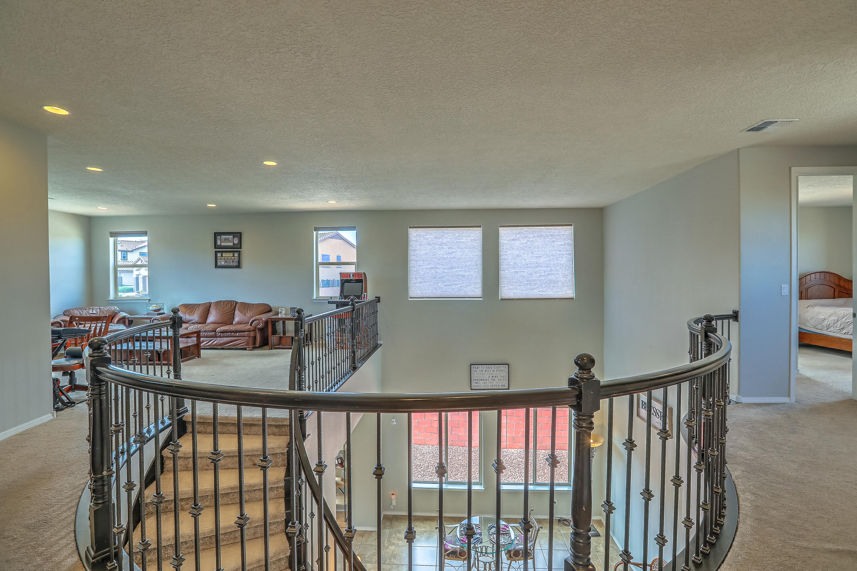 45 VISTA HERMOSA Place NE