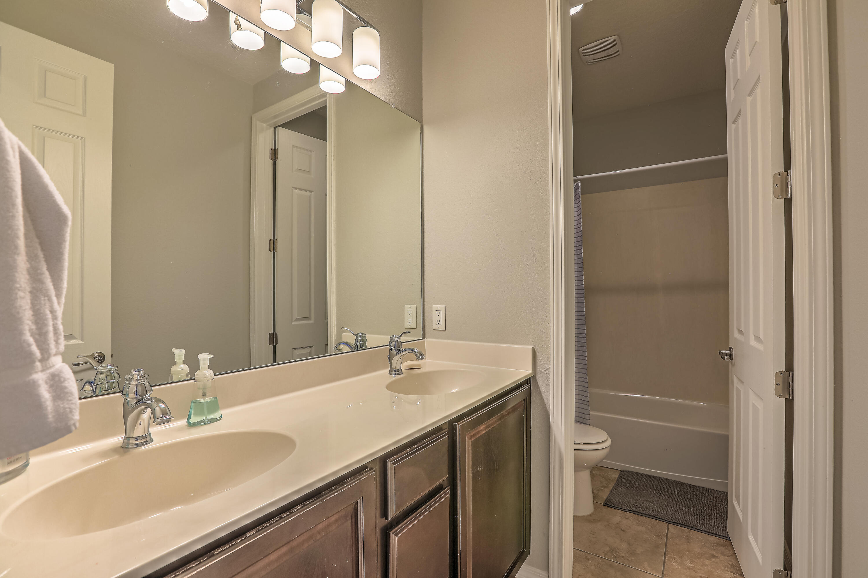 45 VISTA HERMOSA Place NE