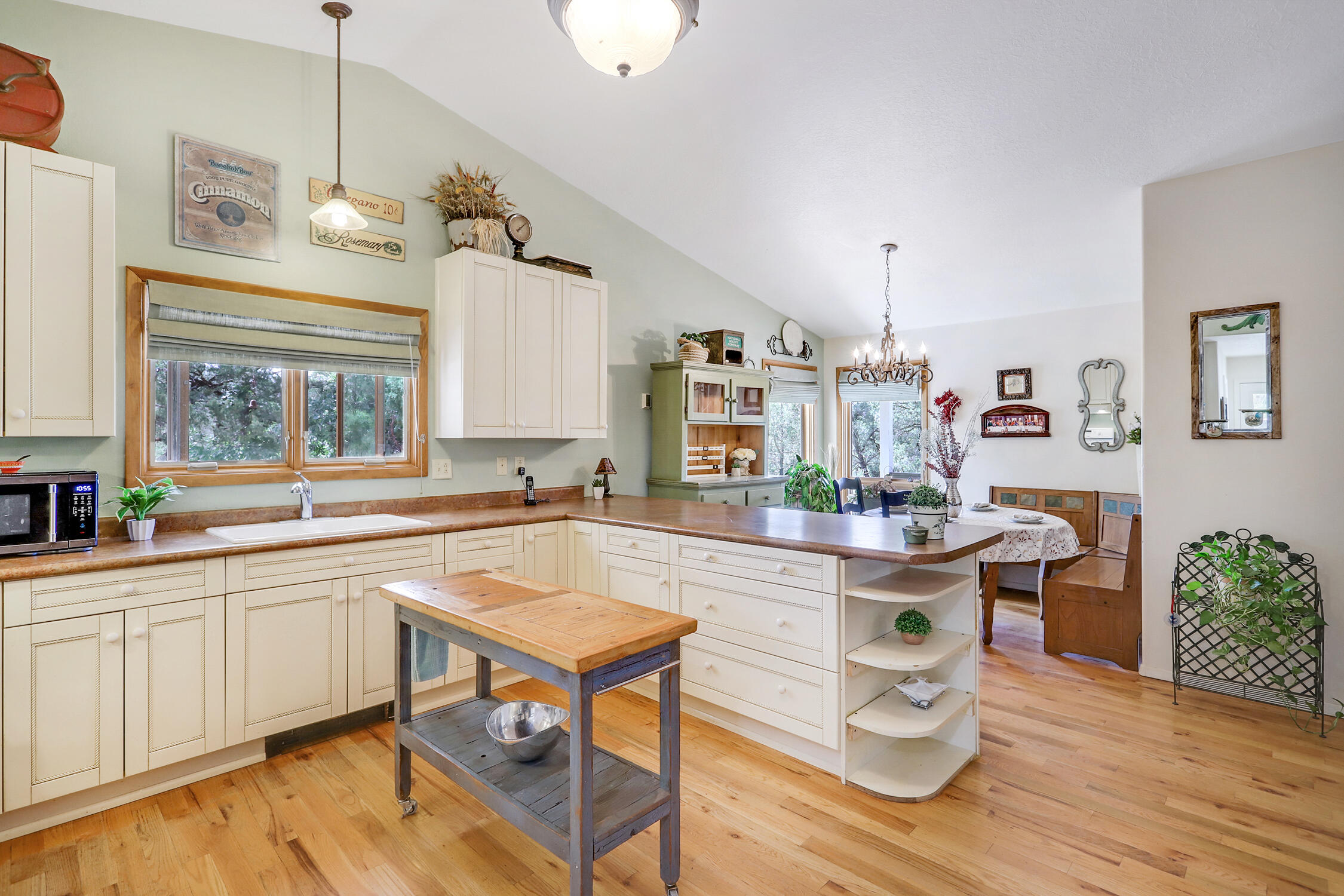 109 CAROLINO CANYON Road