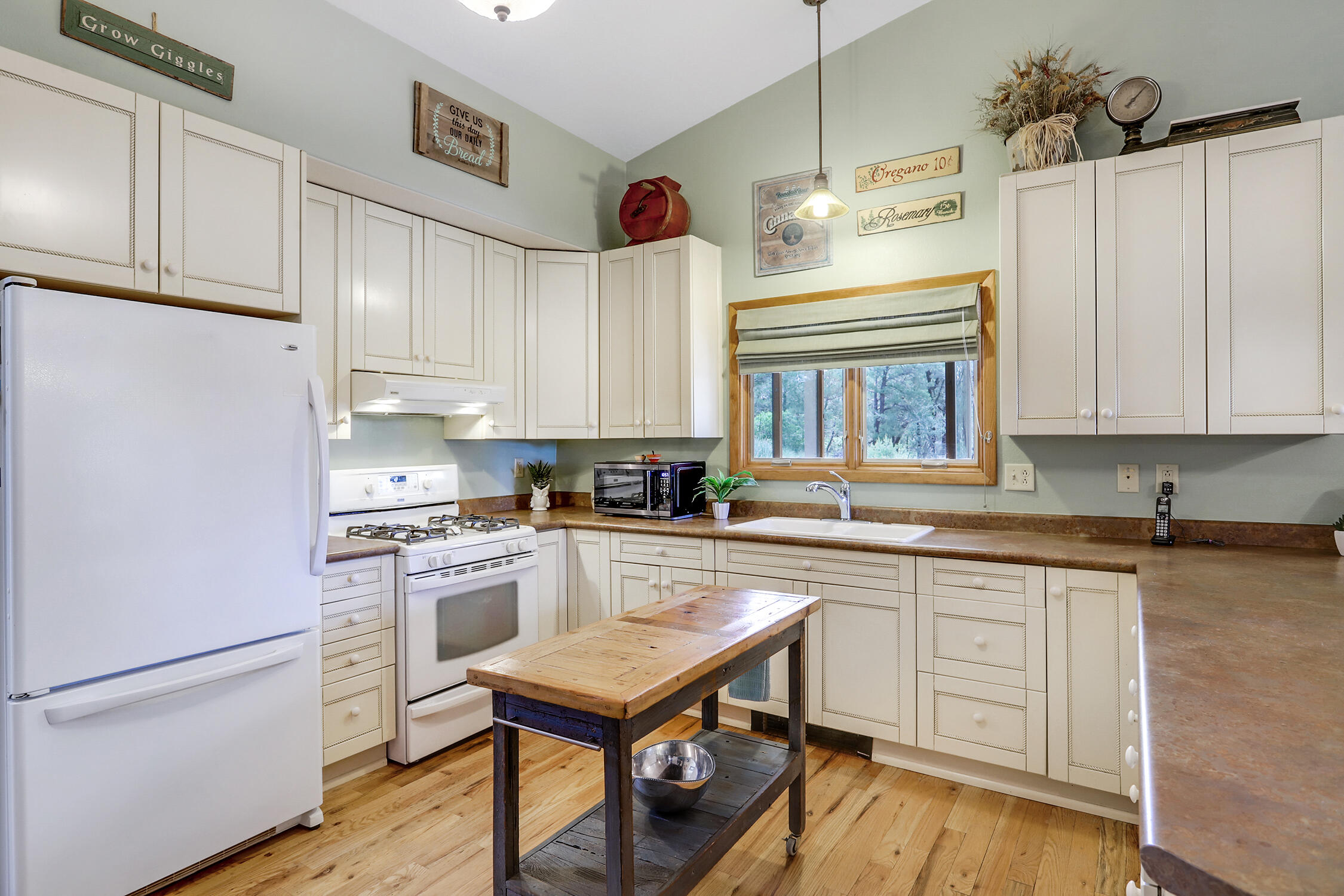 109 CAROLINO CANYON Road