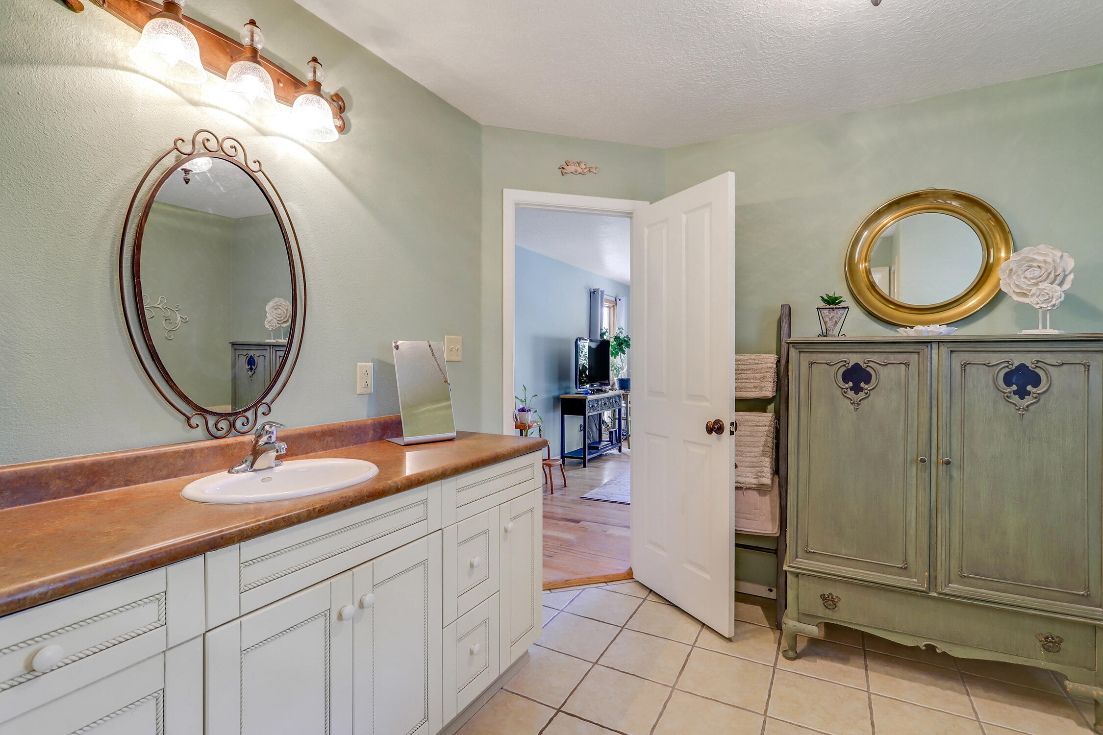 109 CAROLINO CANYON Road