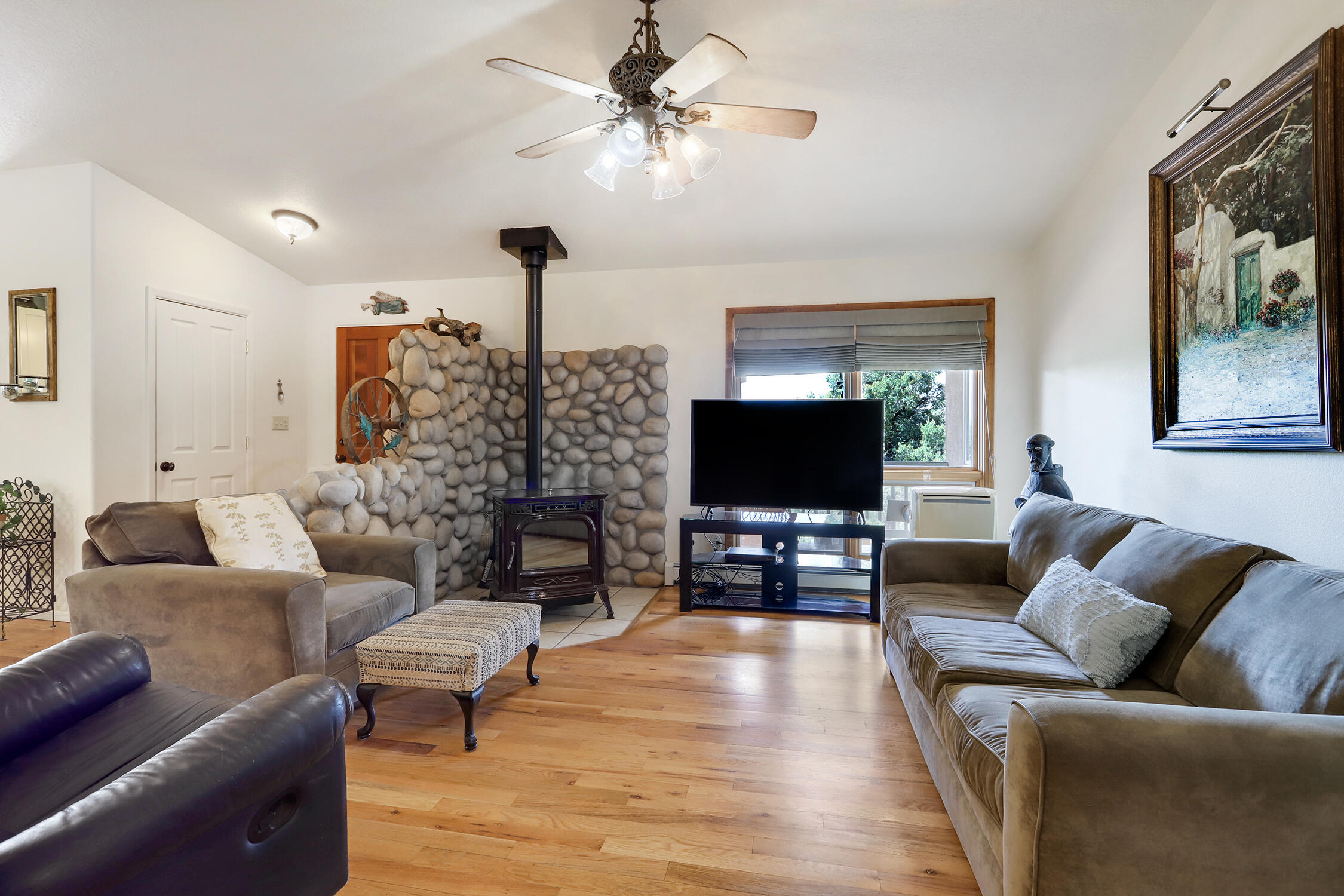 109 CAROLINO CANYON Road