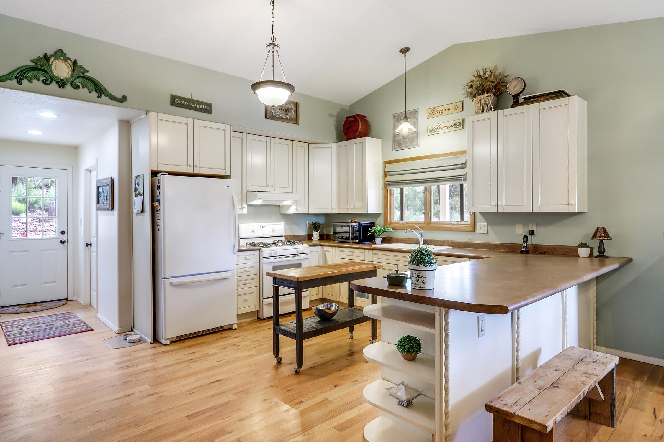 109 CAROLINO CANYON Road