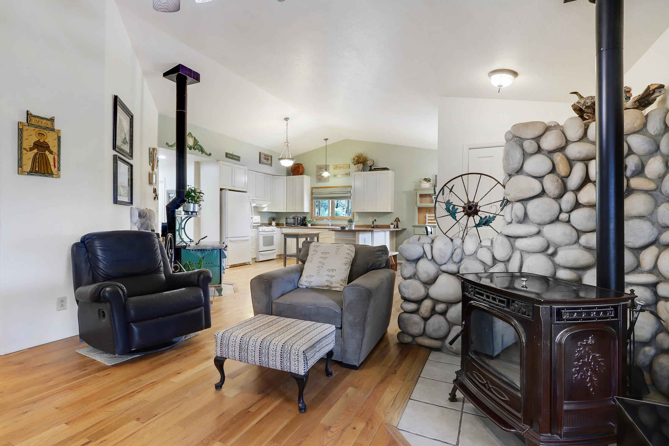 109 CAROLINO CANYON Road