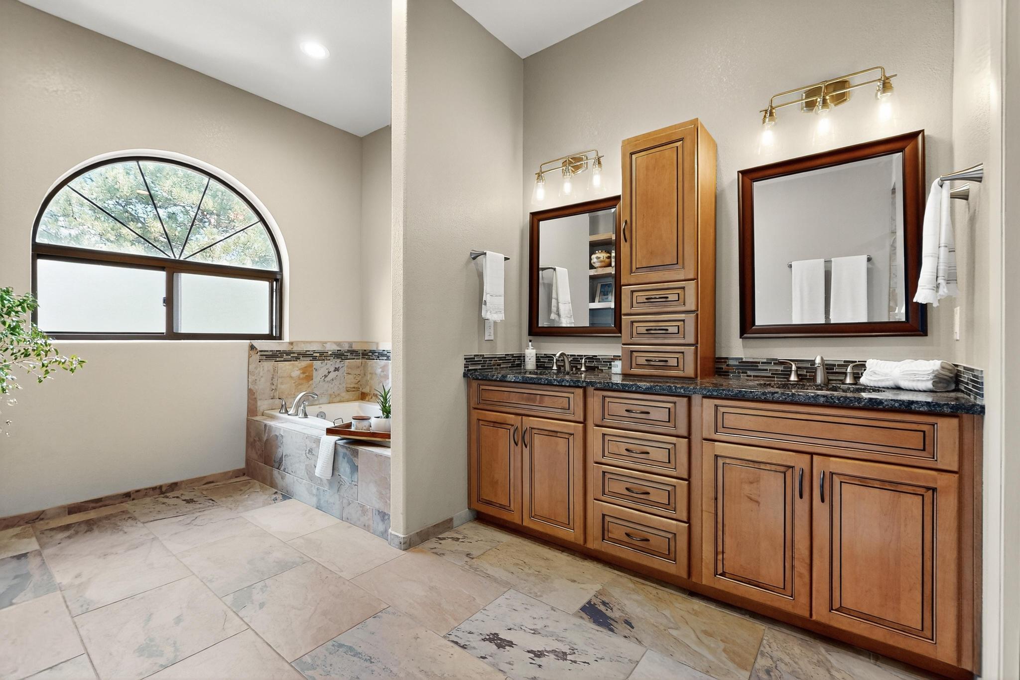 12404 Tamarac Trail NE